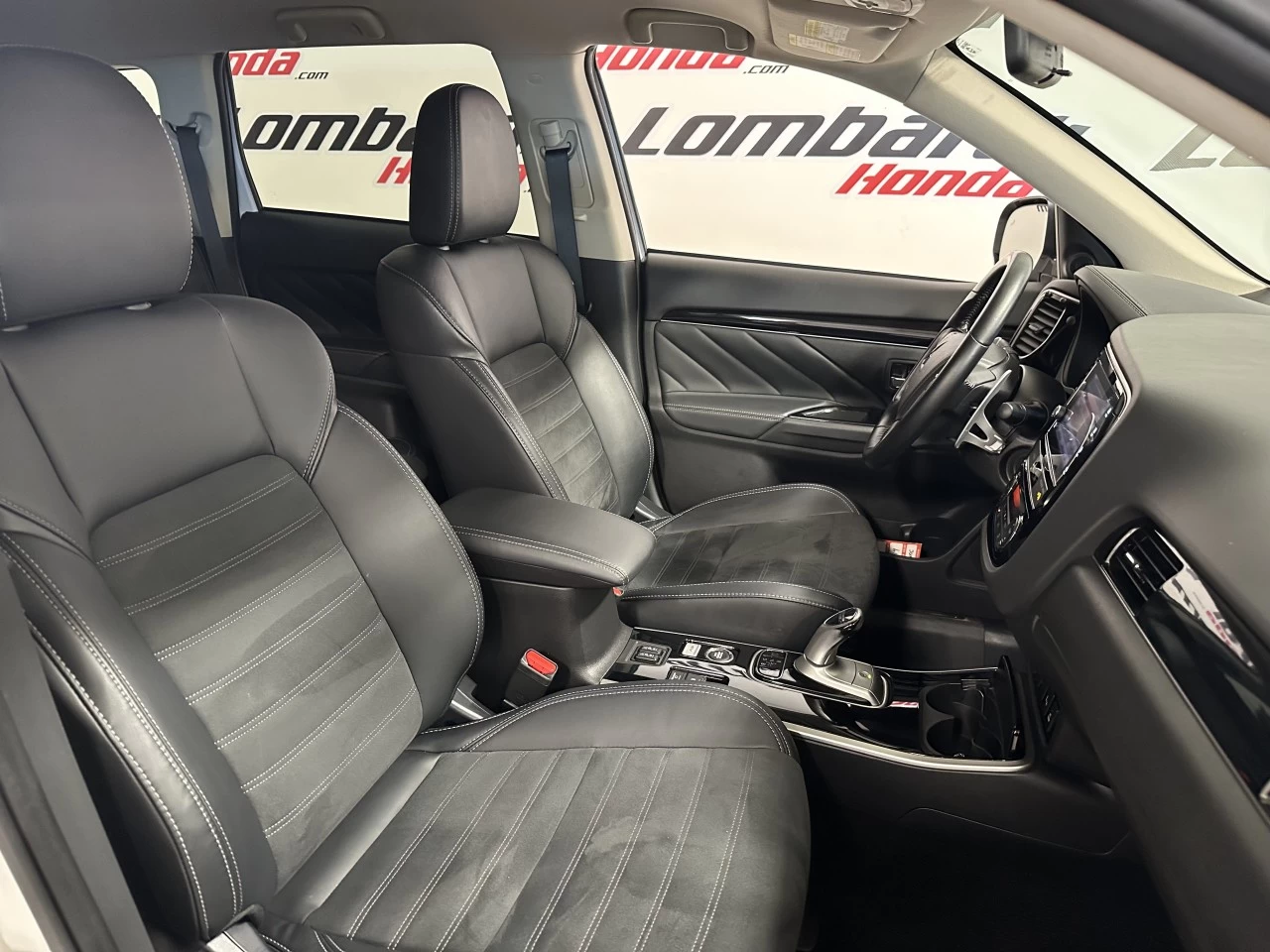 2019 Mitsubishi Outlander PHEV PHEV GT https://www.lombardihonda.com/resize/b990ff35b810a3abc0cc817b2ca24889-1