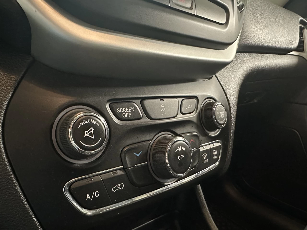 2017 Jeep Cherokee
                                                    Trailhawk Image principale