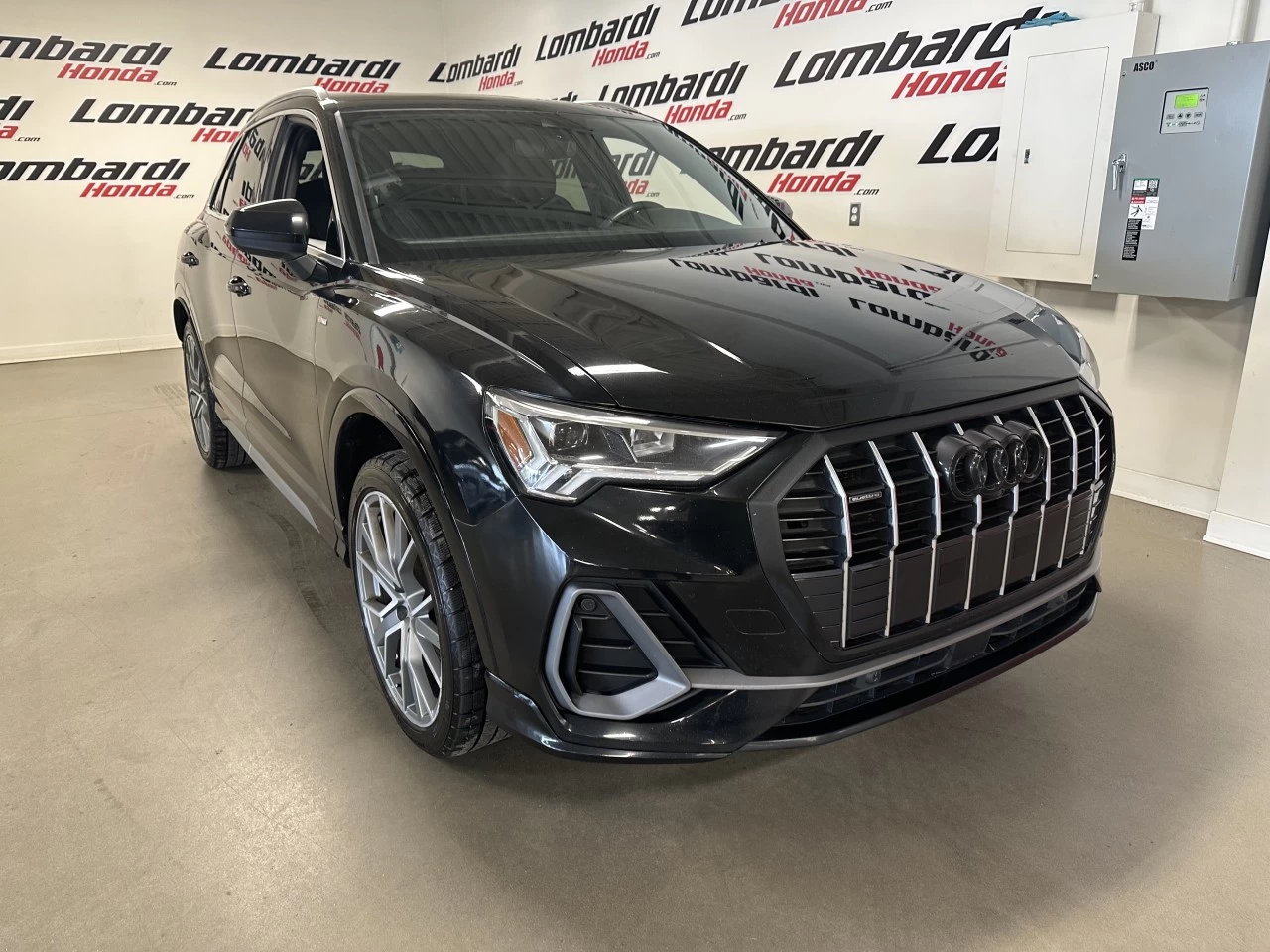 2019 Audi Q3 Technik Main Image