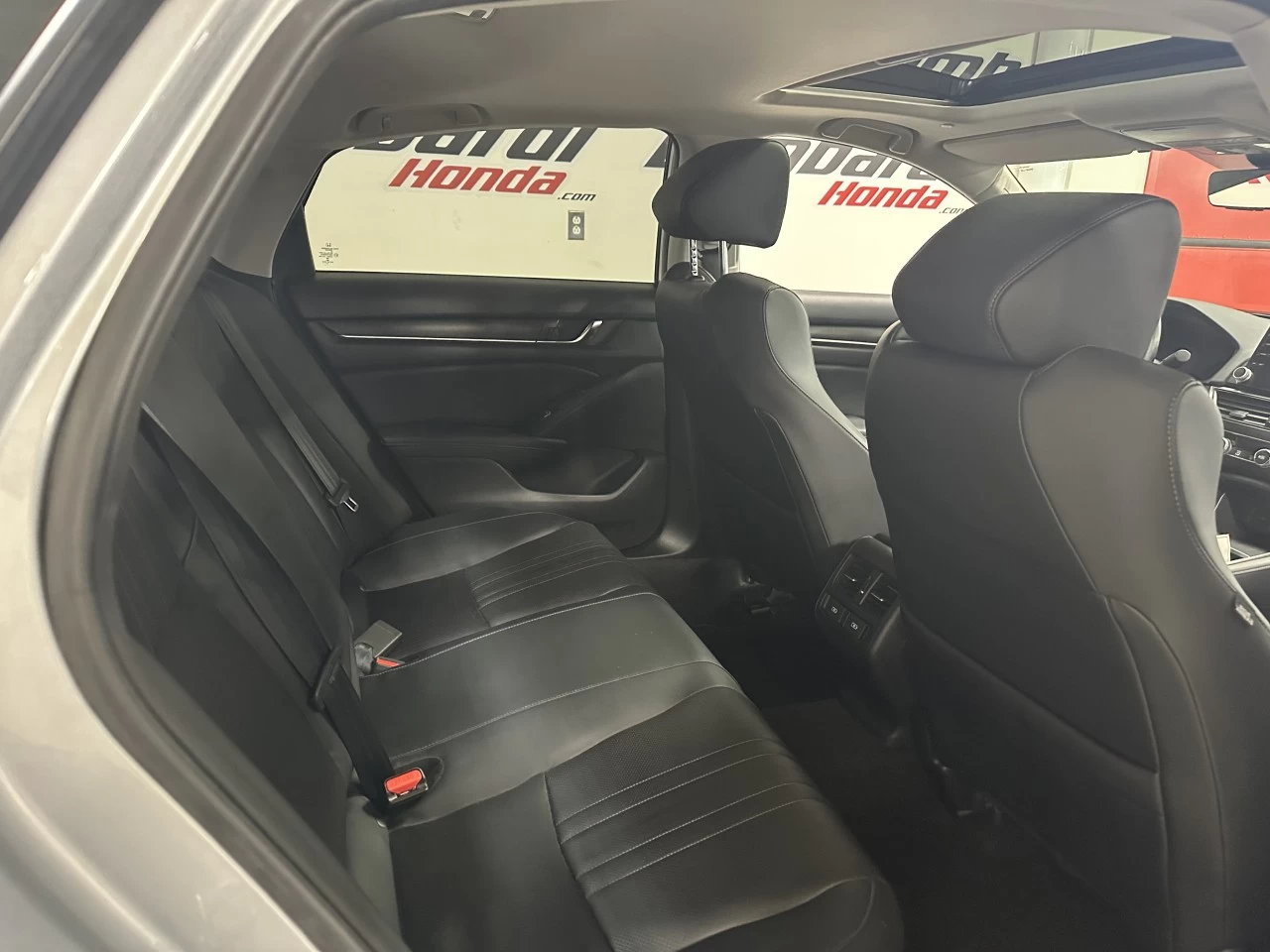2018 Honda Accord
                                                    Touring Image principale