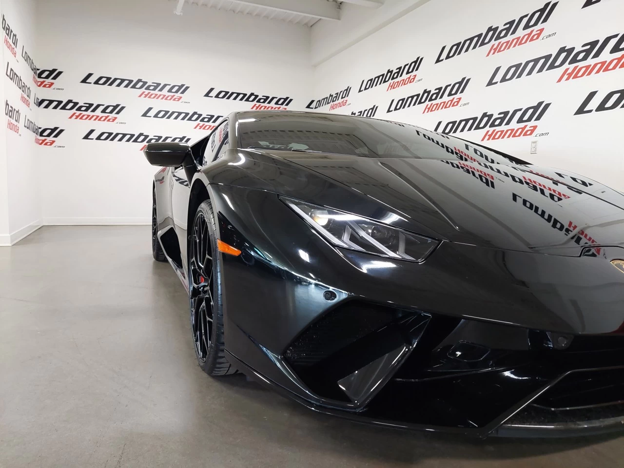 2018 Lamborghini Huracan Performante CPO 12Mois+ https://www.lombardihonda.com/resize/b990ff35b810a3abc0cc817b2ca24889-1