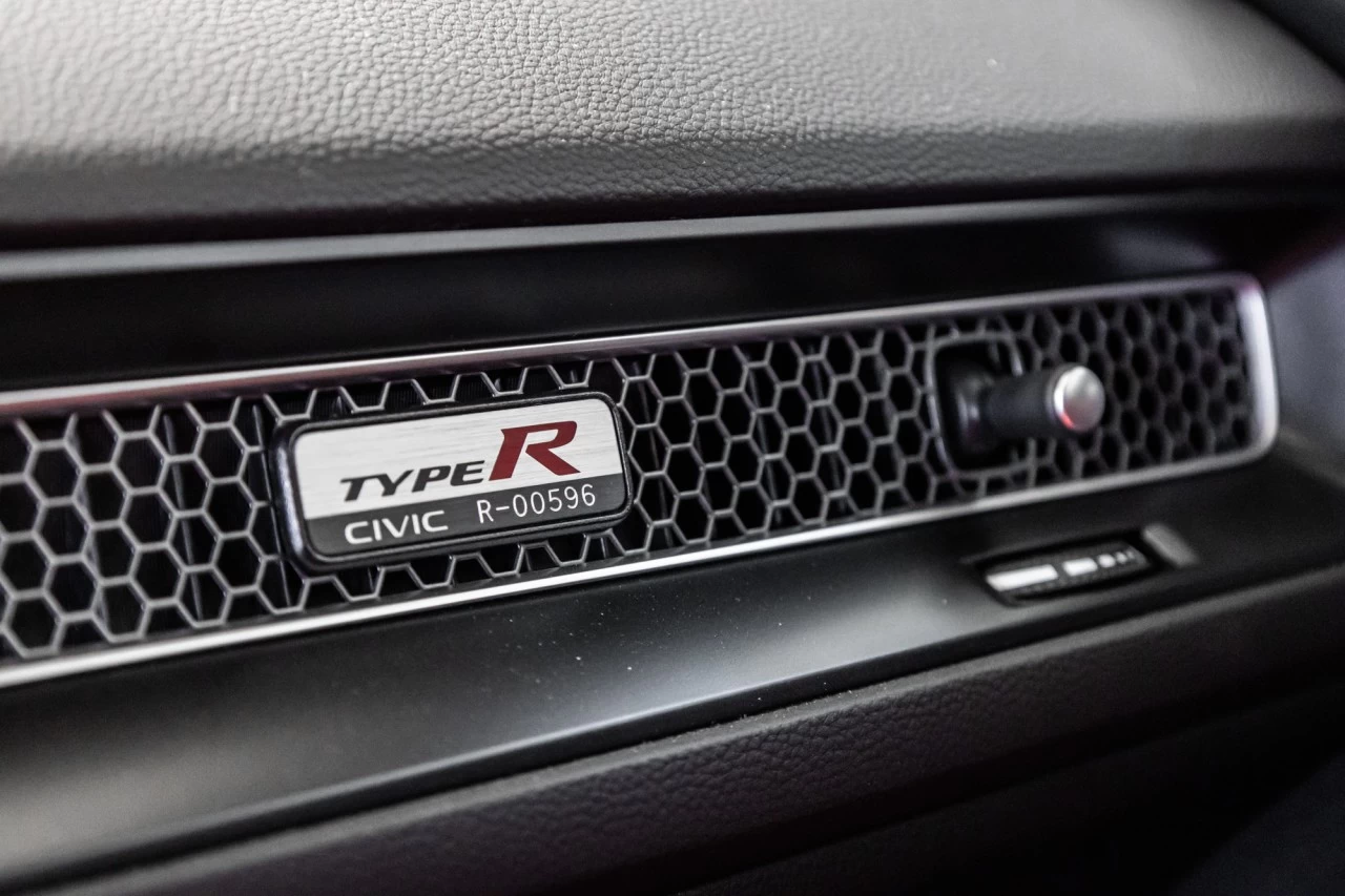 2023 Honda Civic TYPE R https://www.lombardihonda.com/resize/b990ff35b810a3abc0cc817b2ca24889-1