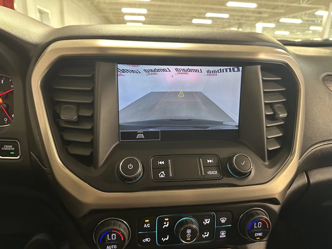 2023 GMC Acadia Denali Image principale