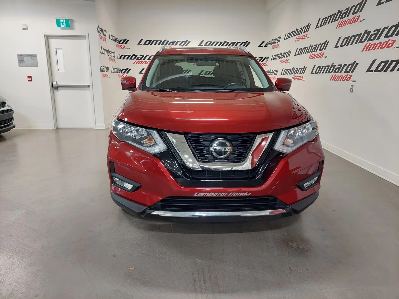 2018 Nissan Rogue
                                                    SV Main Image