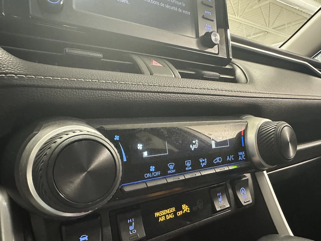 2022 Toyota RAV4 LE Image principale
