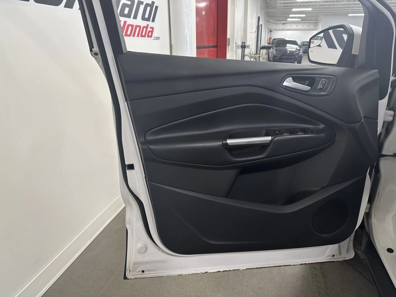 2019 Ford Escape
                                                    SE Image principale