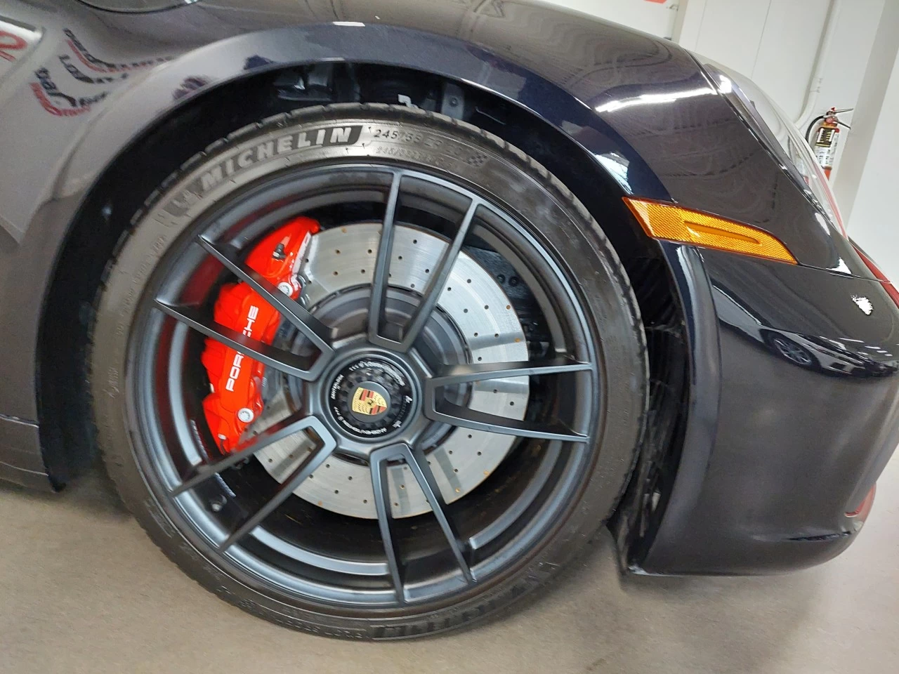2024 Porsche 911
                                                    CARRERA 4 GTS Image principale