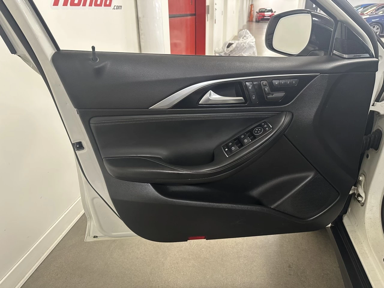 2017 INFINITI QX30 AWD 4dr Image principale