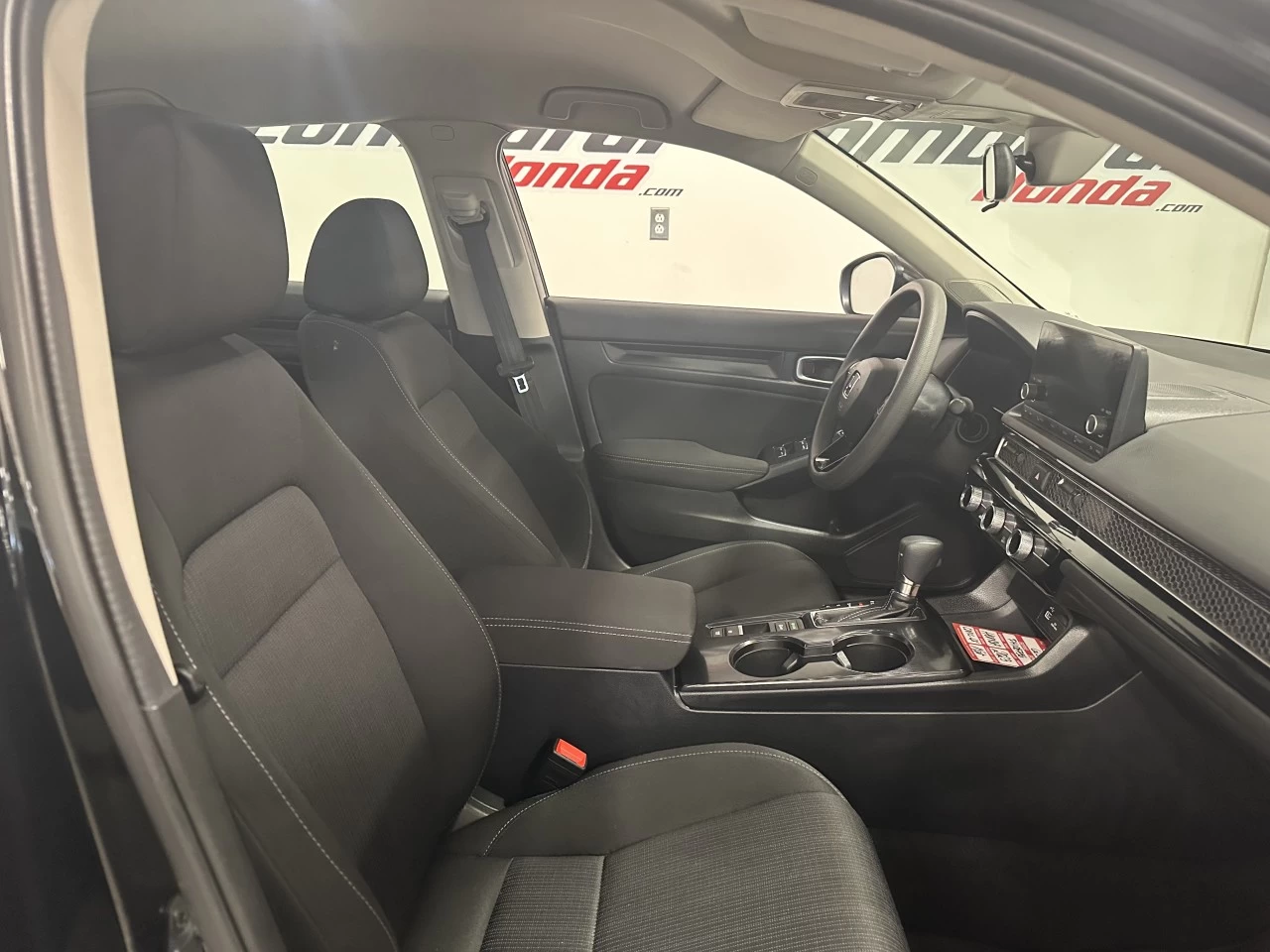 2023 Honda Civic LX Image principale