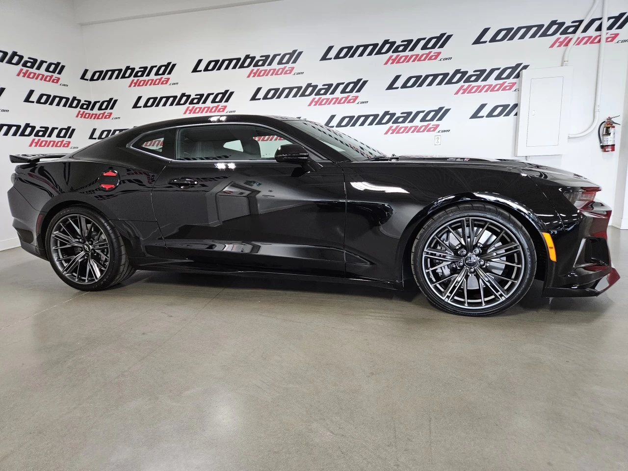 2022 Chevrolet Camaro ZL1 https://www.lombardihonda.com/resize/b990ff35b810a3abc0cc817b2ca24889-1