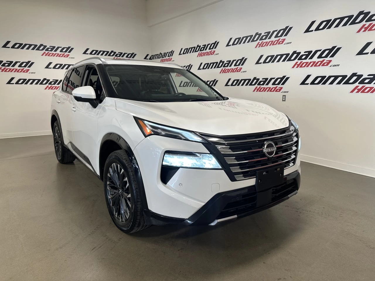 2024 Nissan Rogue Platinum https://www.lombardihonda.com/resize/b990ff35b810a3abc0cc817b2ca24889-1