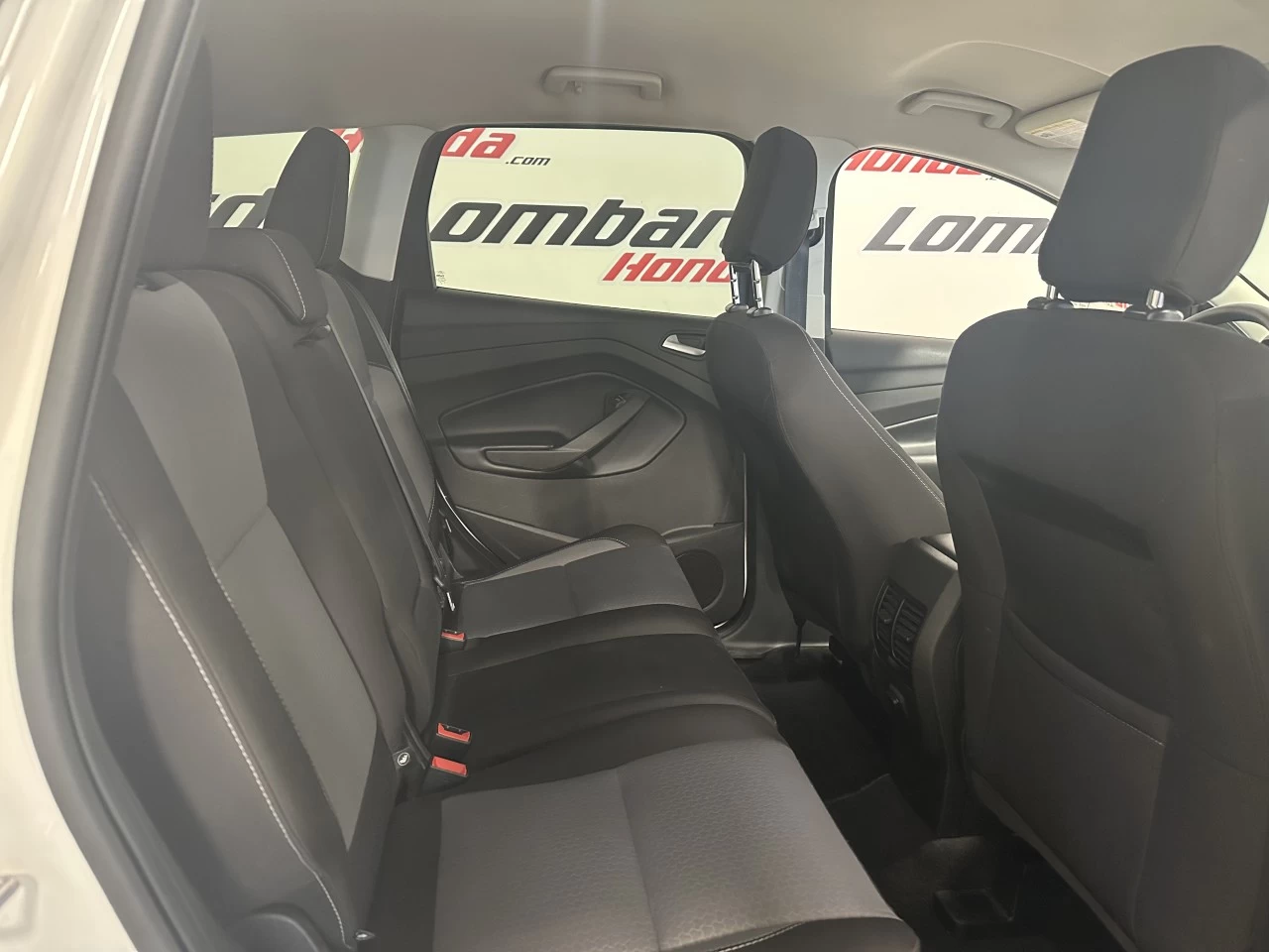 2019 Ford Escape
                                                    SE Image principale