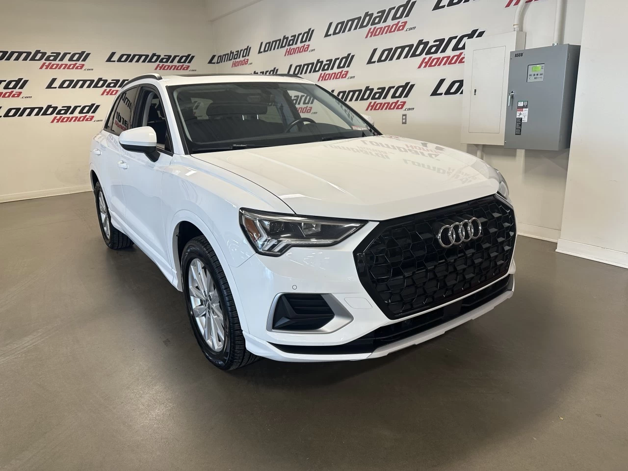 2020 Audi Q3 Komfort https://www.lombardihonda.com/resize/b990ff35b810a3abc0cc817b2ca24889-1
