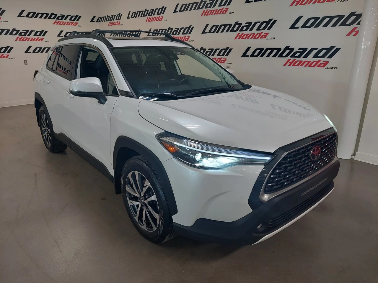 2022 Toyota Corolla Cross
                                                    XLE Main Image