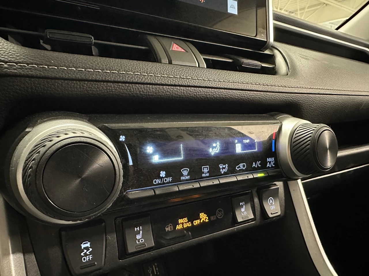 2023 Toyota RAV4 LE Image principale