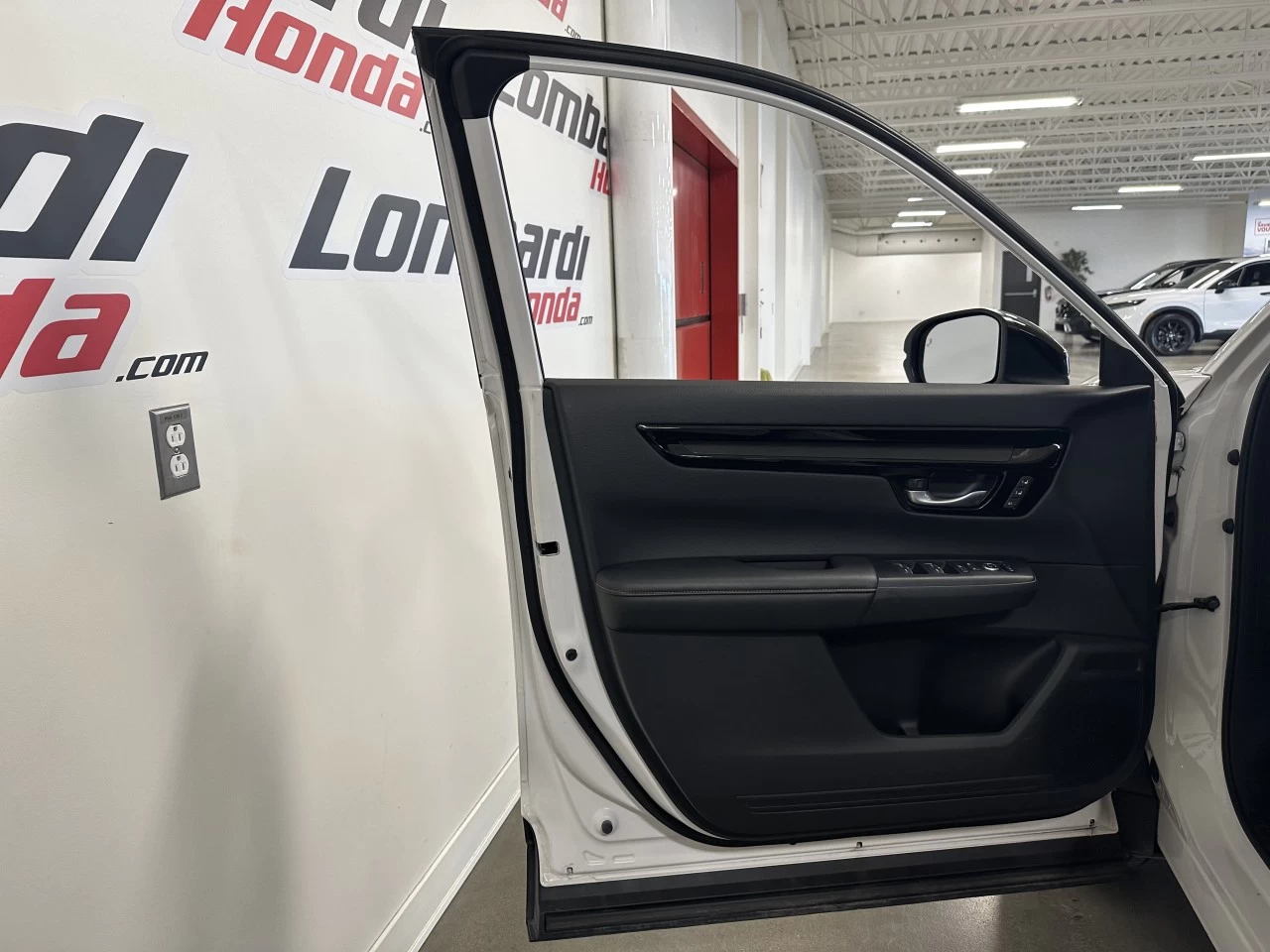 2023 Honda CR-V Touring Main Image