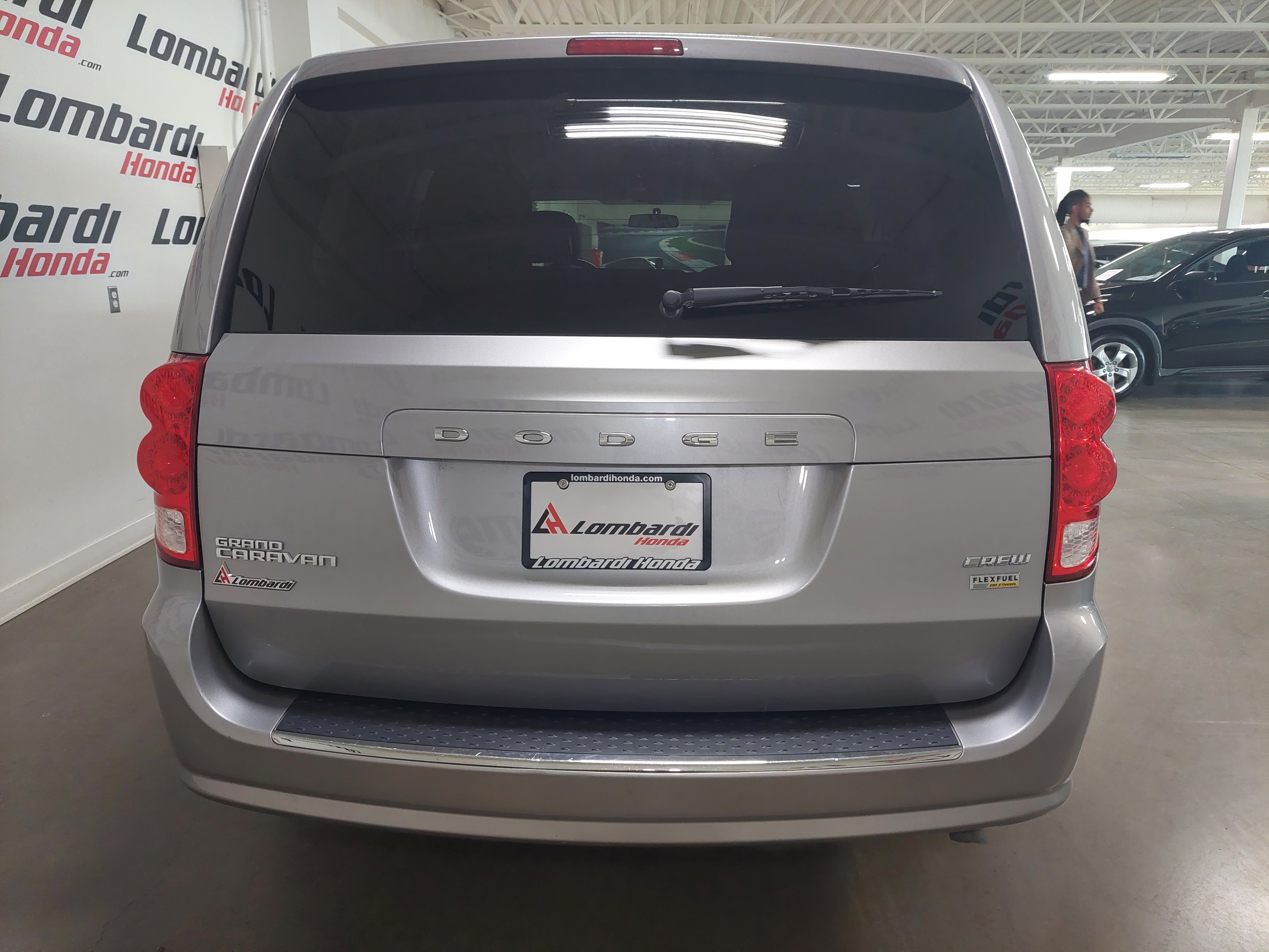 2017 Dodge Grand Caravan Crew Main Image