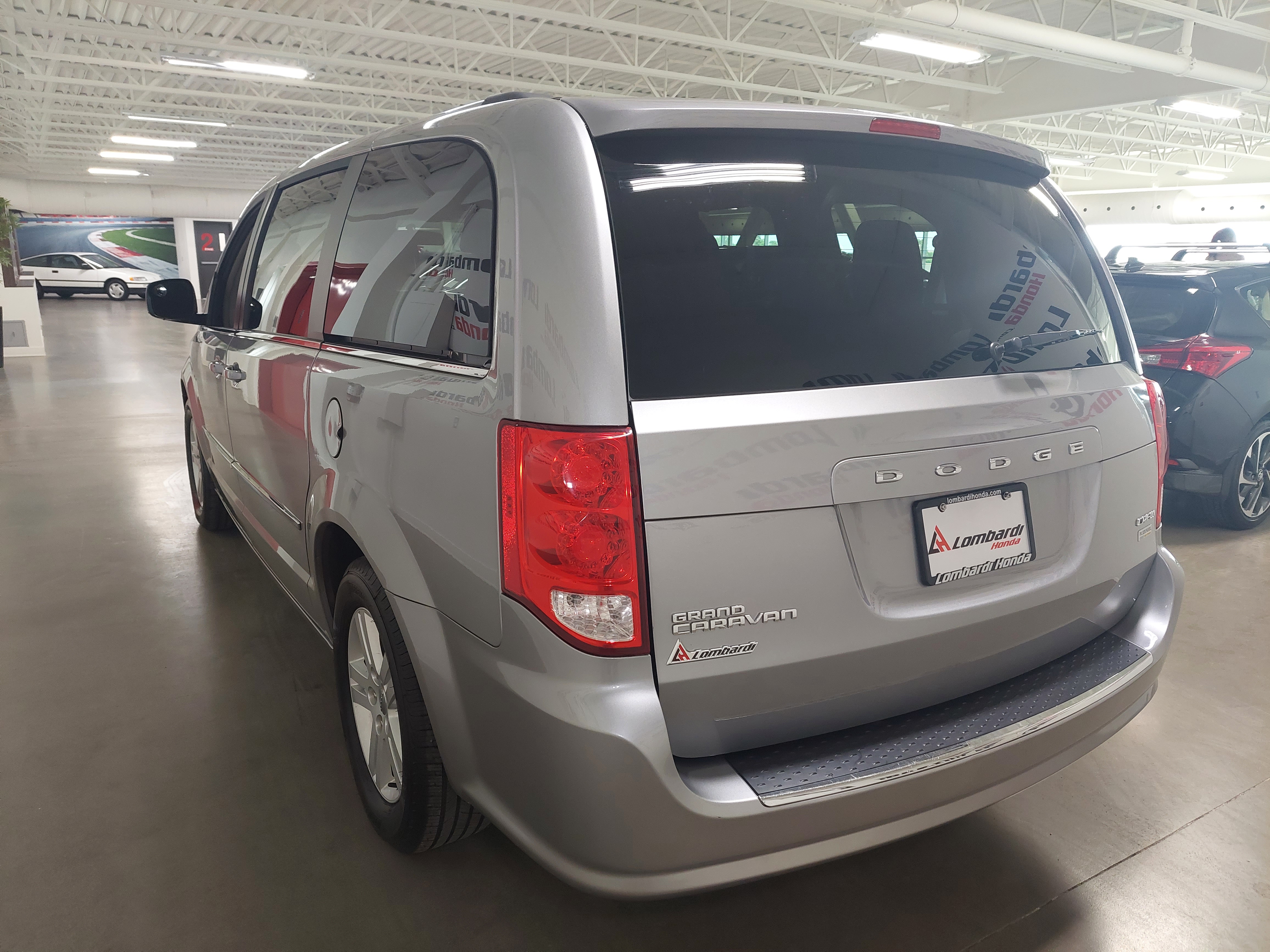 2017 Dodge Grand Caravan Crew Main Image