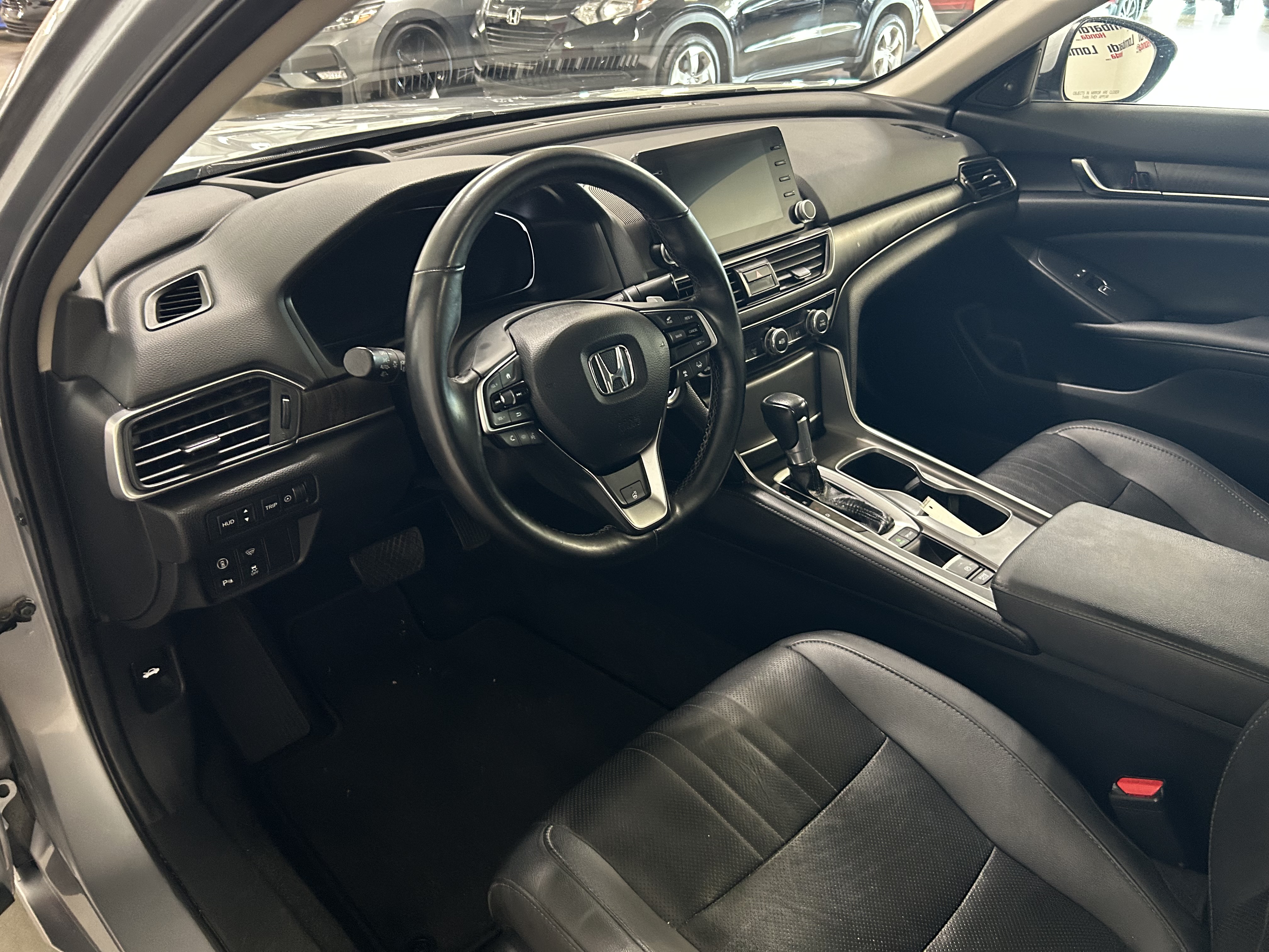 2019 Honda Accord Touring Main Image
