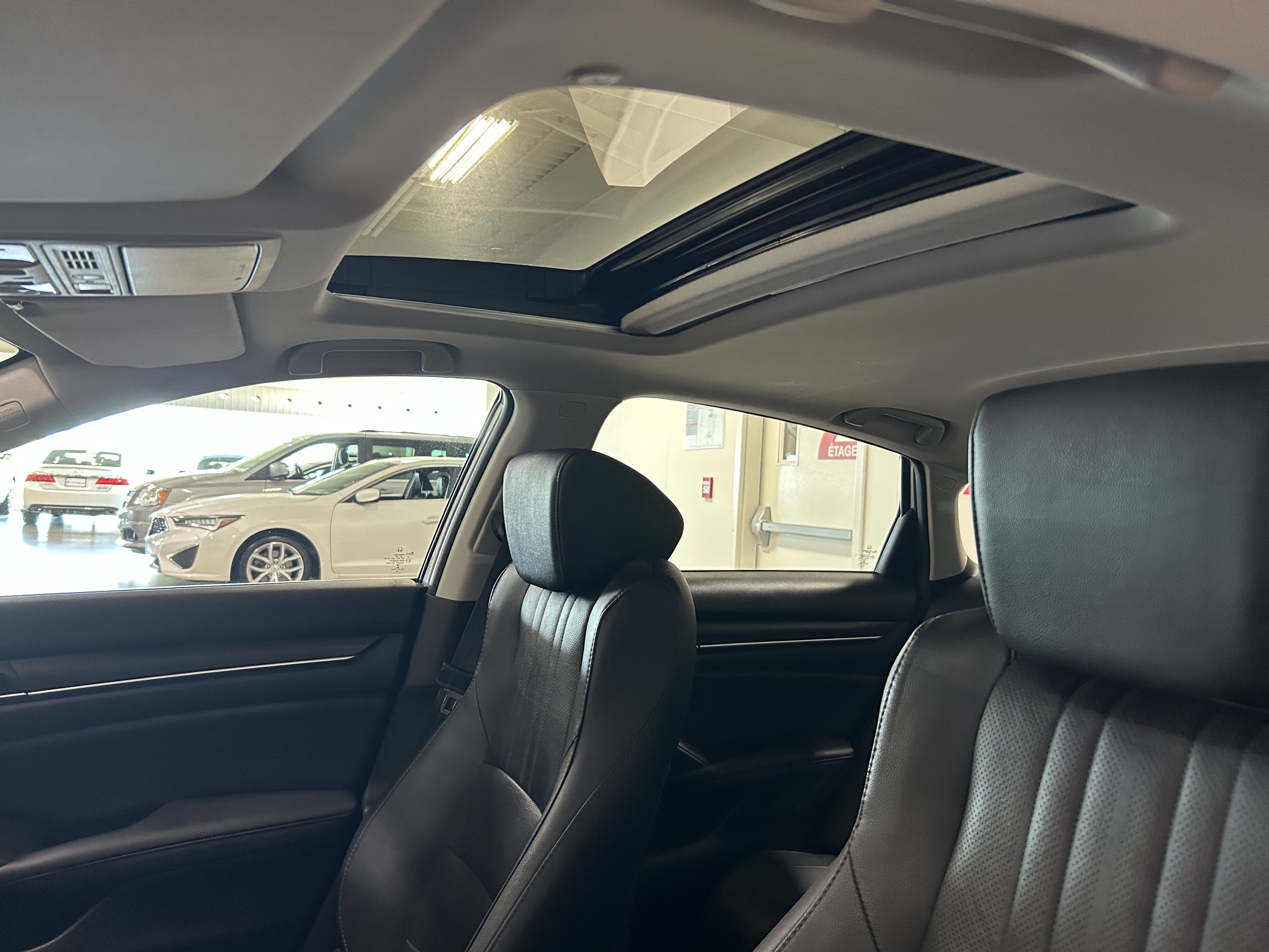 2019 Honda Accord Touring Main Image