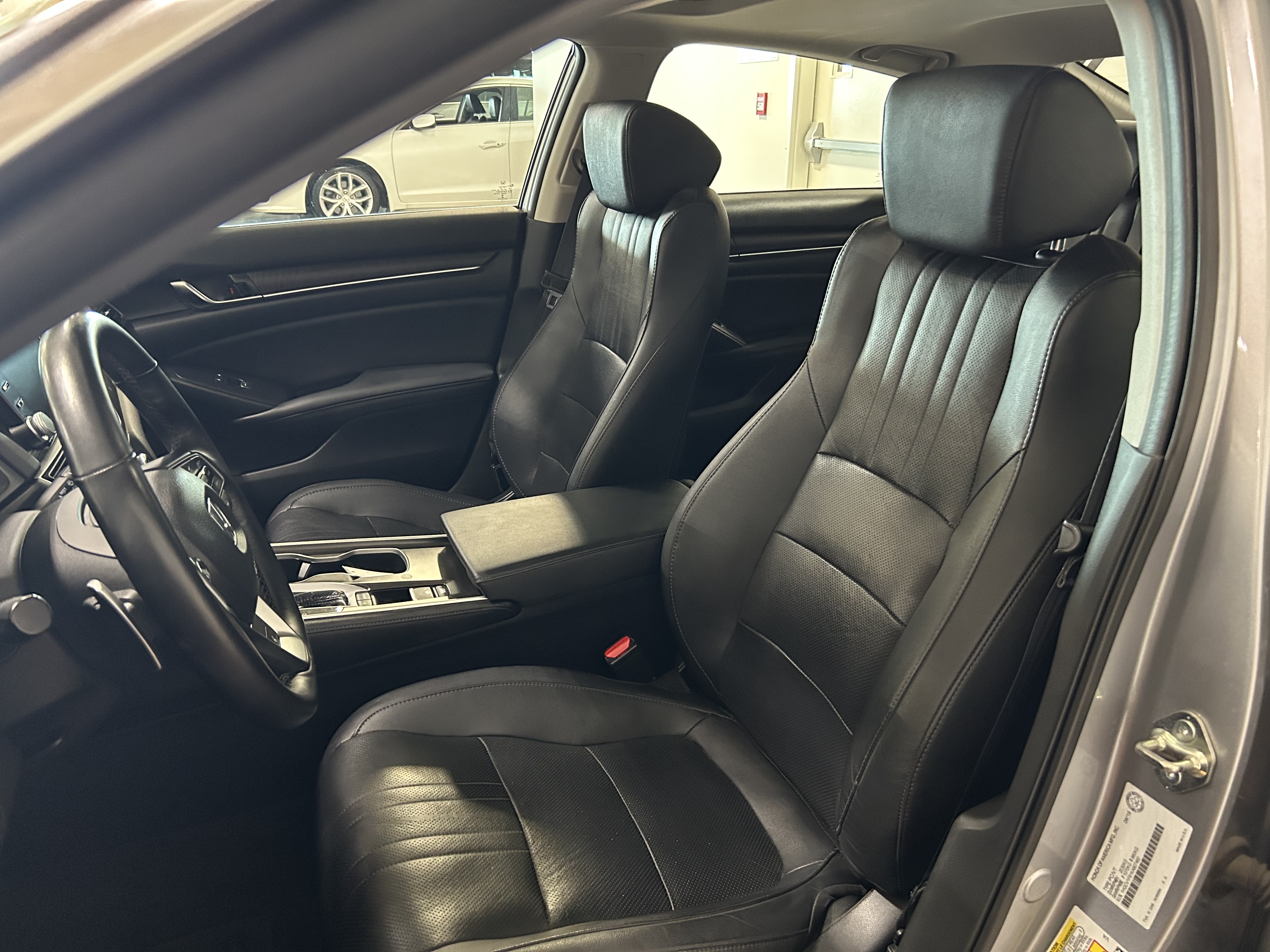 2019 Honda Accord Touring Main Image