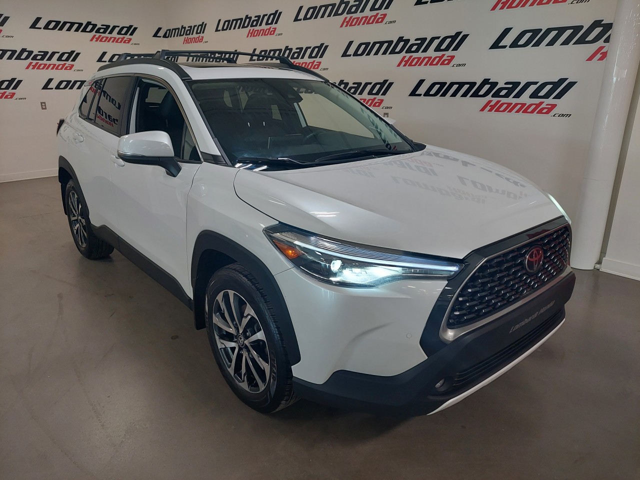 2022 Toyota Corolla Cross XLE Main Image