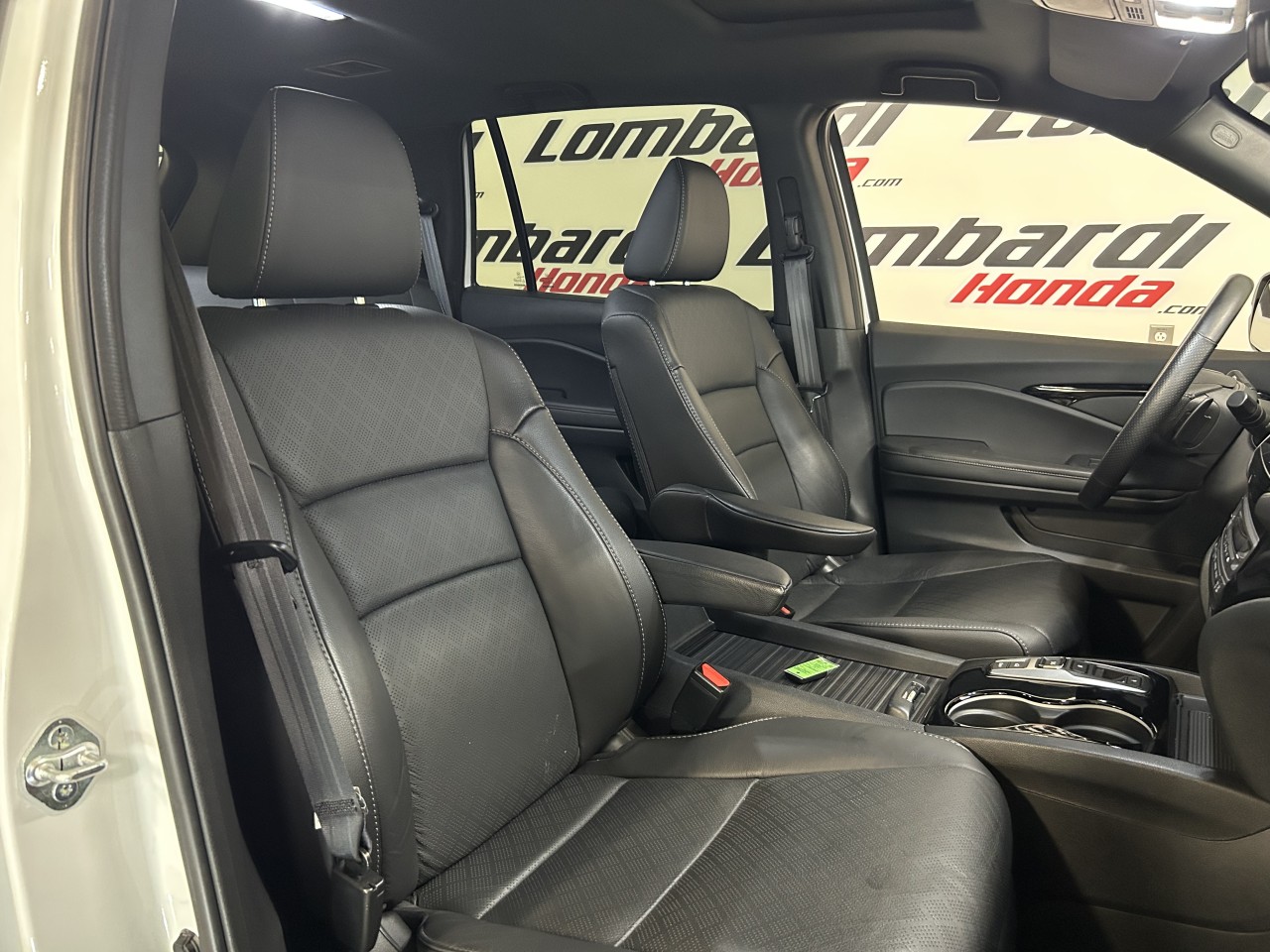 2022 Honda Passport Touring-V6-CUIR-MARCHEPIEDS Main Image