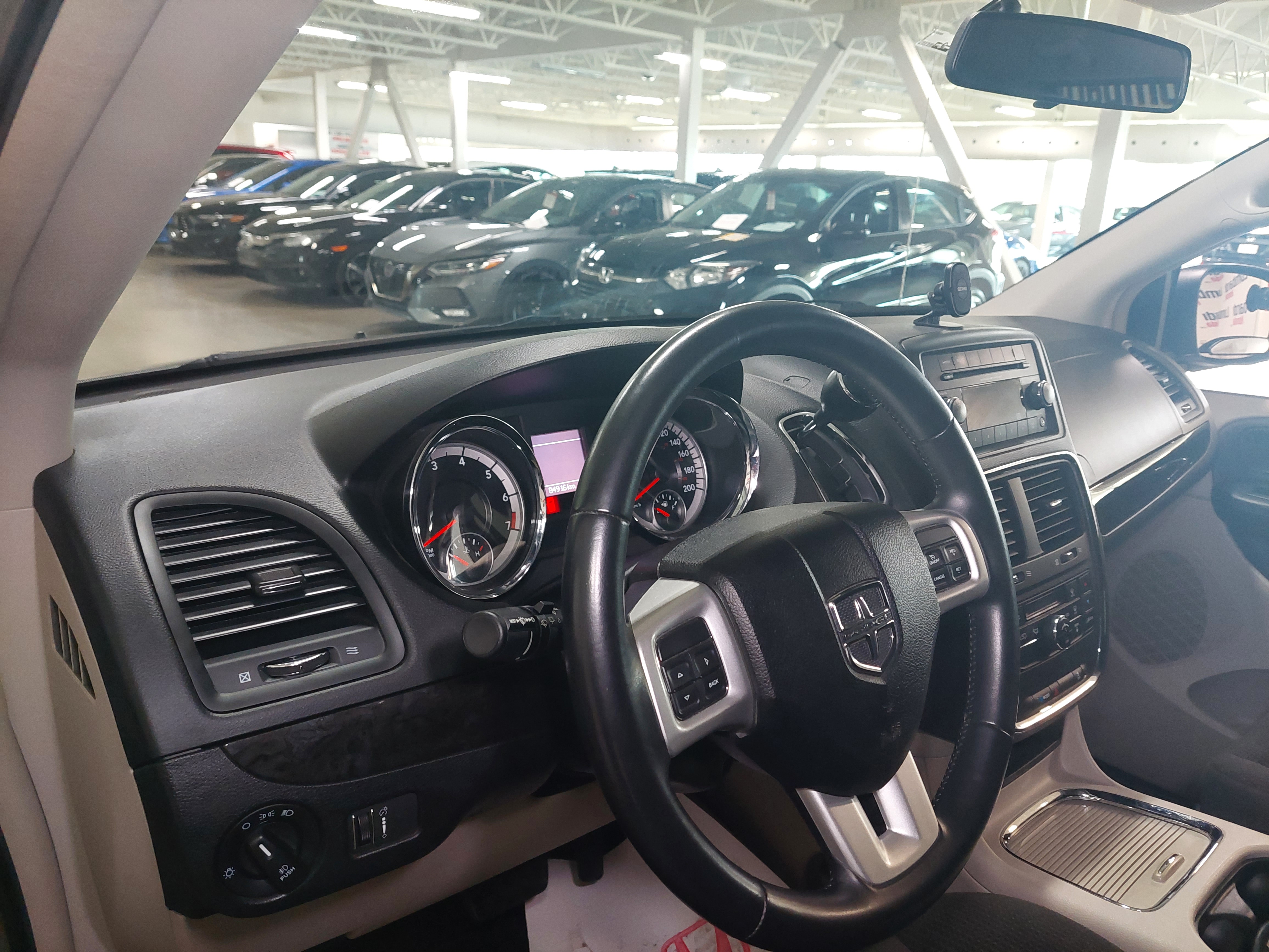 2017 Dodge Grand Caravan Crew Main Image