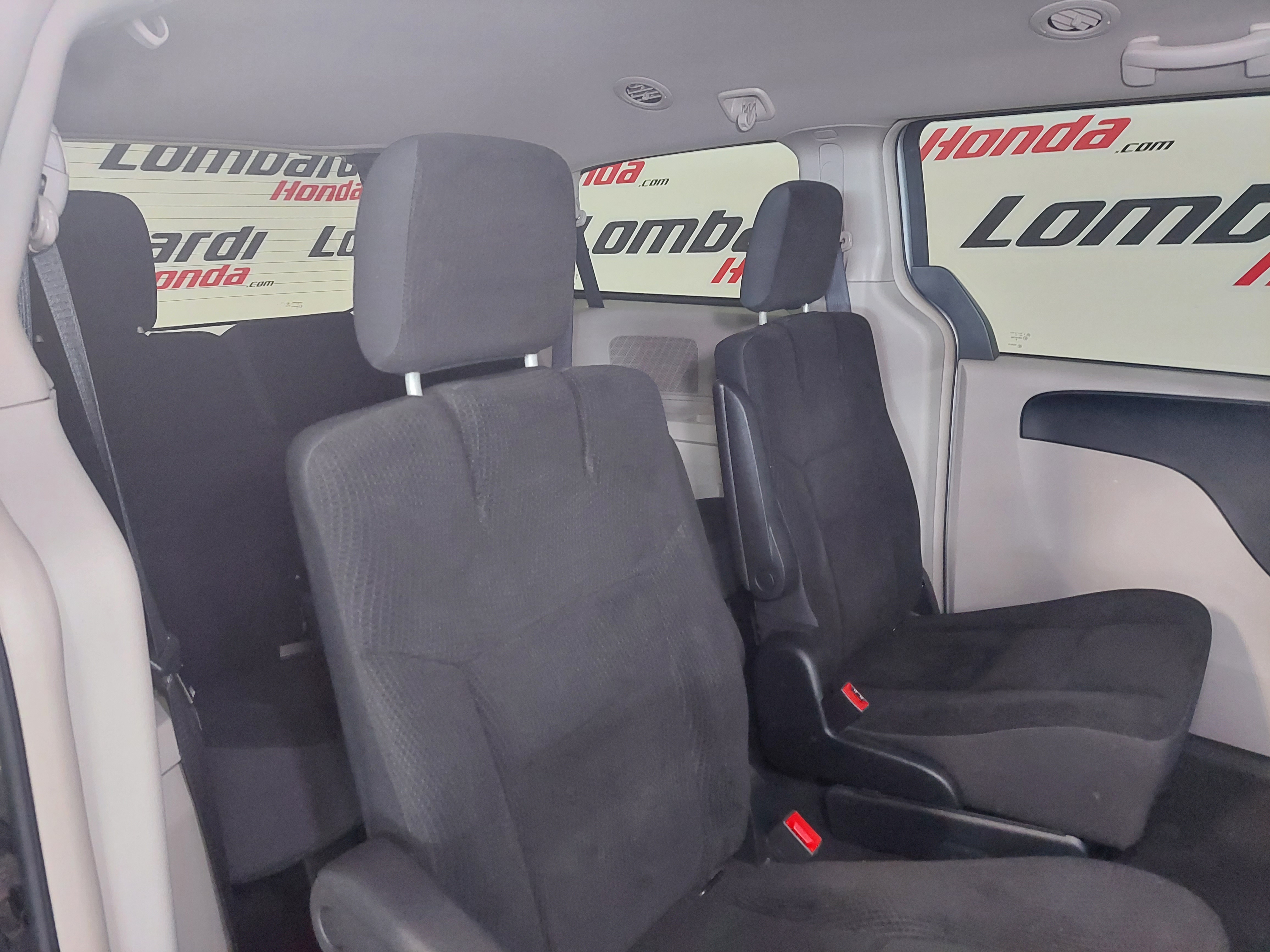 2017 Dodge Grand Caravan Crew Main Image