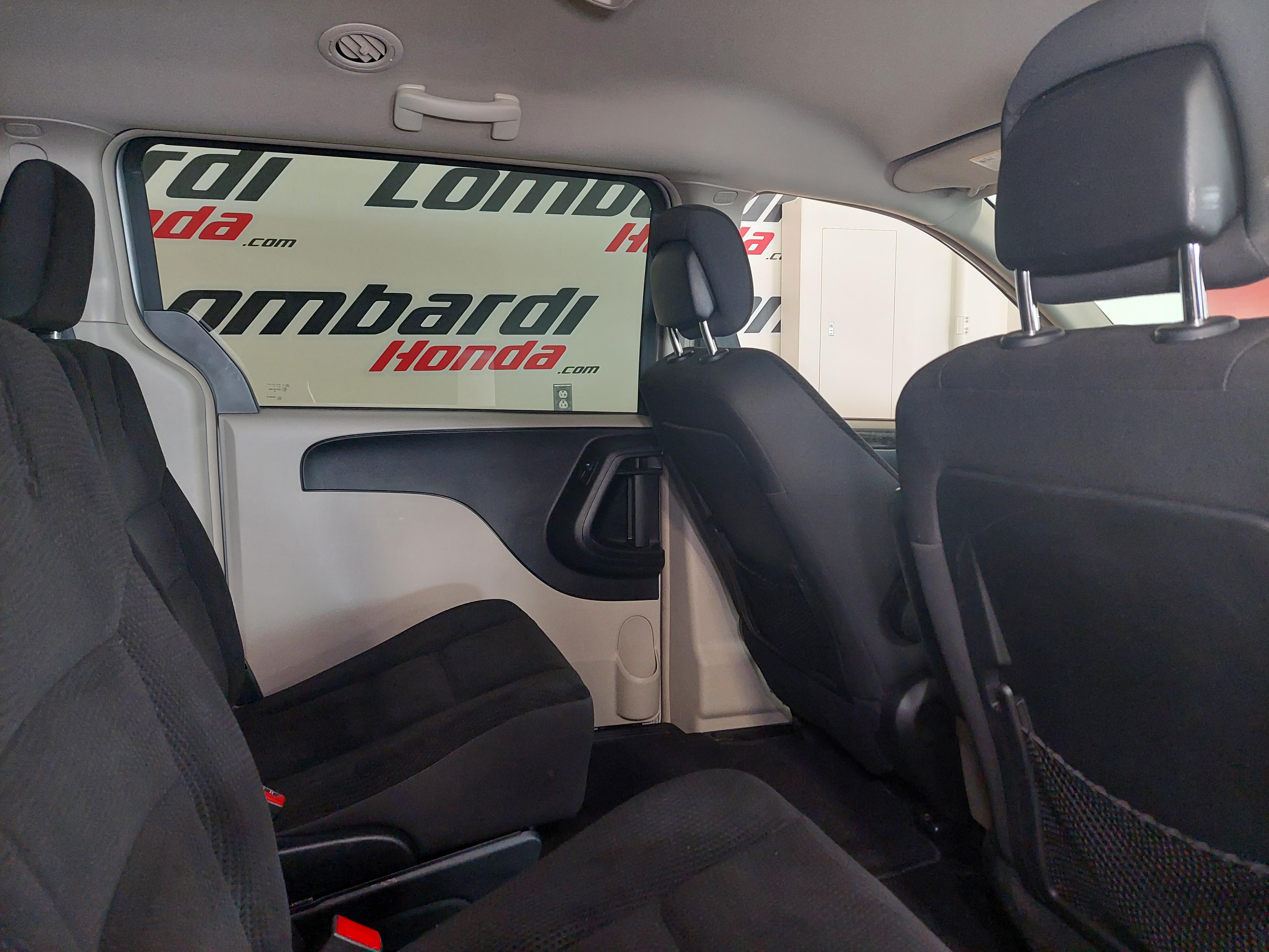 2017 Dodge Grand Caravan Crew Main Image
