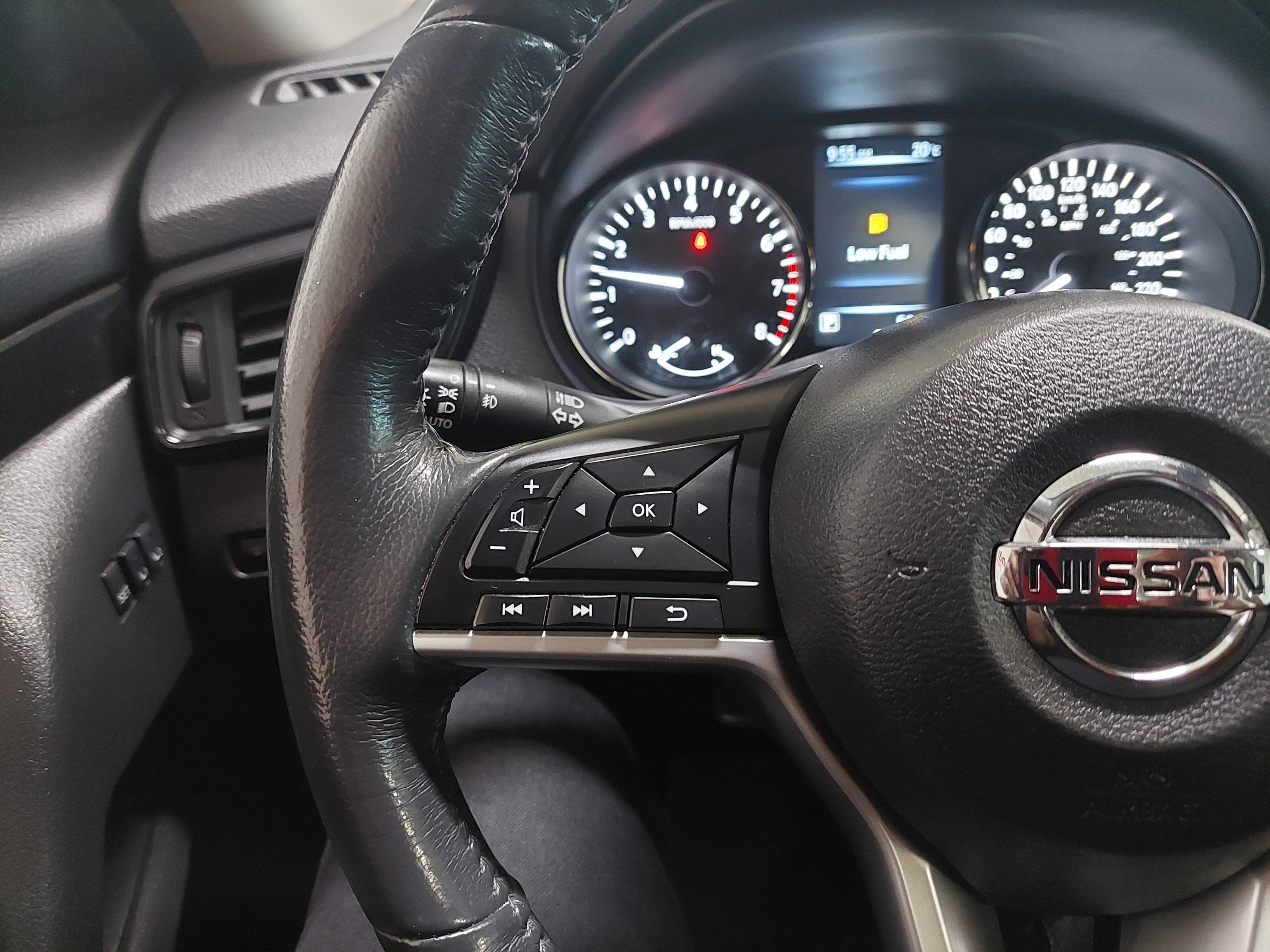 2017 Nissan Rogue SL Main Image