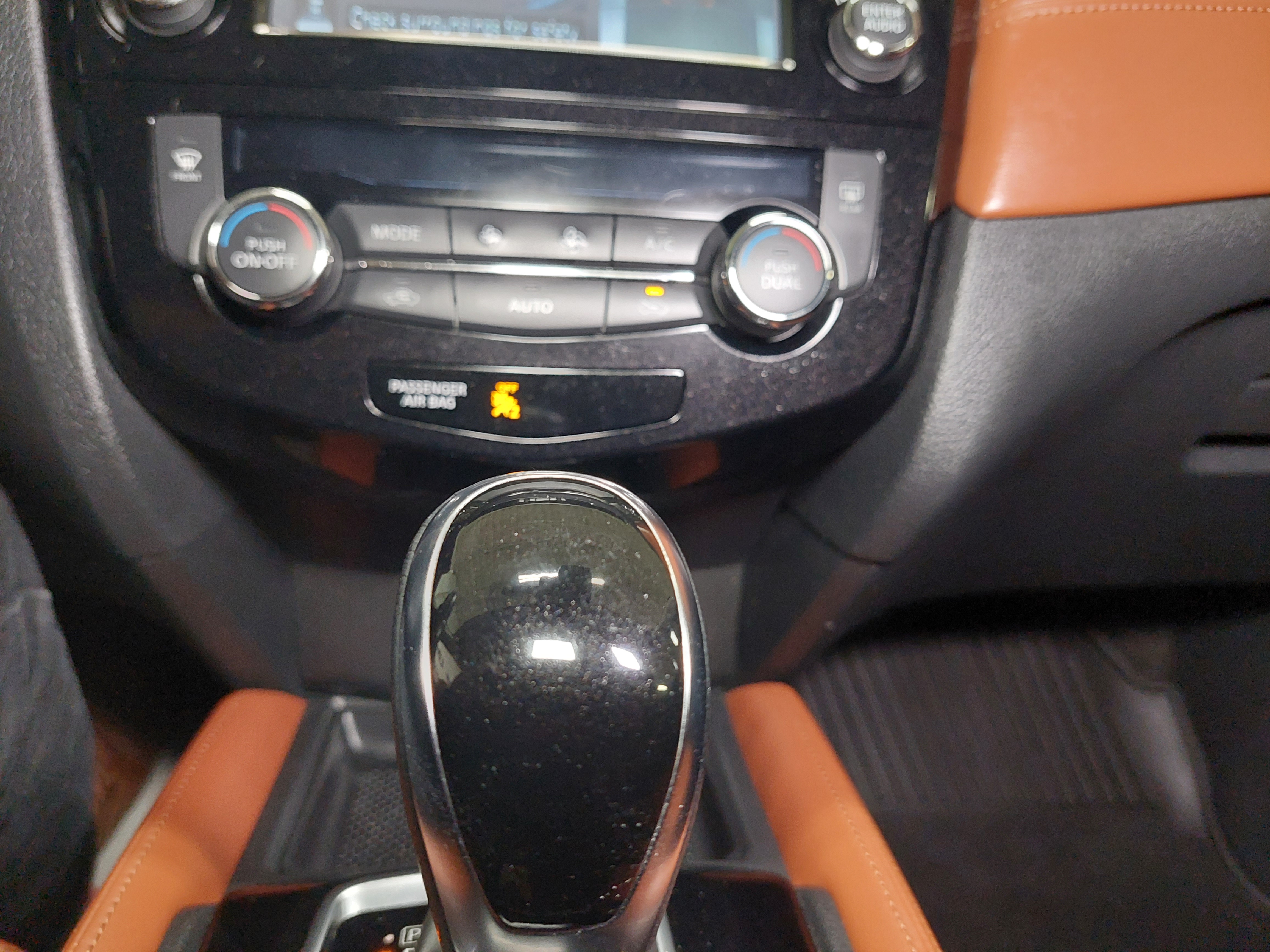 2017 Nissan Rogue SL Main Image
