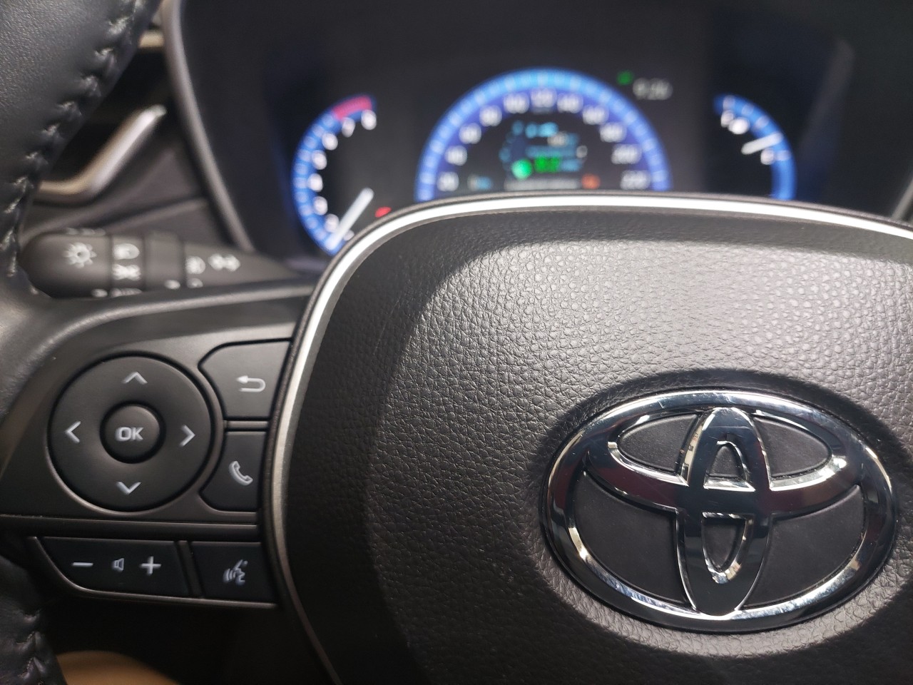 2022 Toyota Corolla Cross XLE Main Image