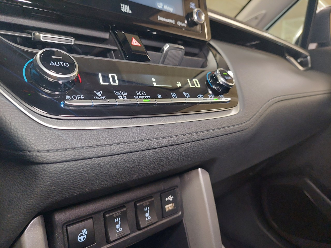 2022 Toyota Corolla Cross XLE Main Image
