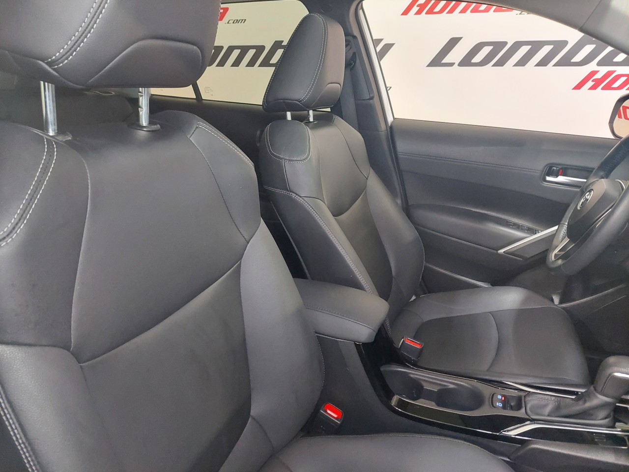 2022 Toyota Corolla Cross XLE Main Image