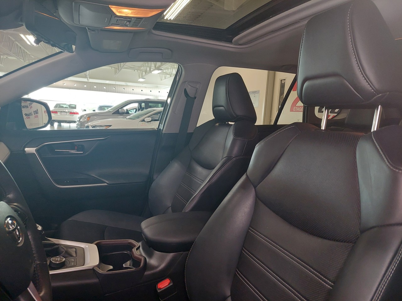 2020 Toyota RAV4 LIMITED Main Image