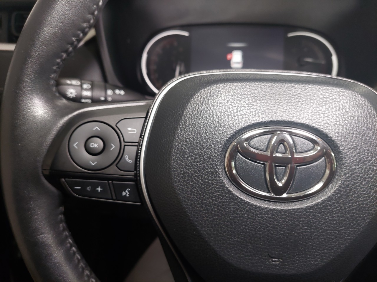2020 Toyota RAV4 LIMITED Main Image