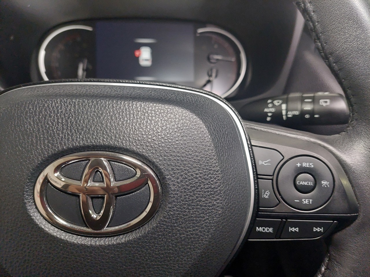 2020 Toyota RAV4 LIMITED Main Image