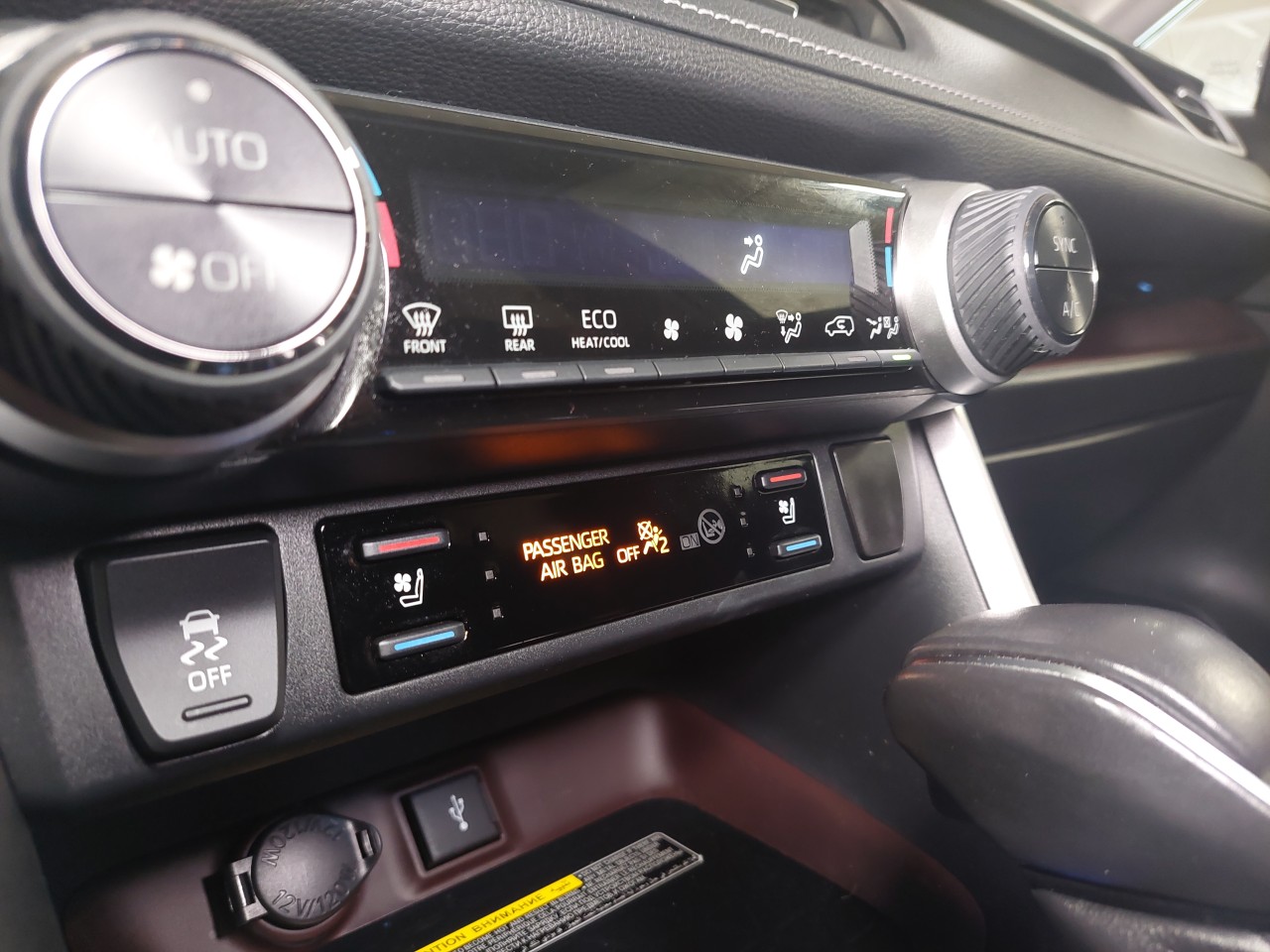 2020 Toyota RAV4 LIMITED Main Image