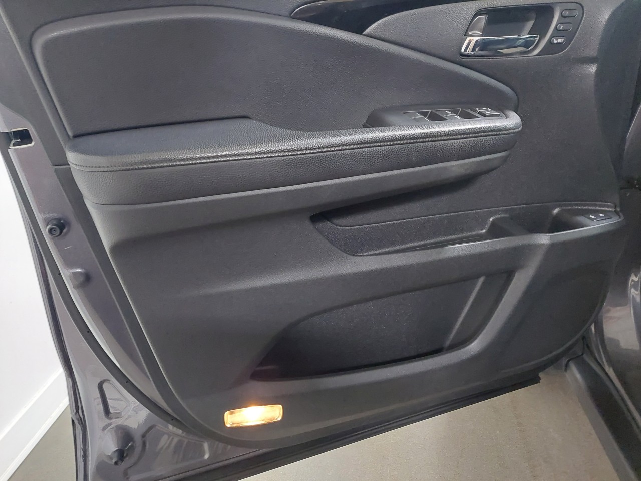 2020 Honda Pilot Touring 7-Passenger Main Image