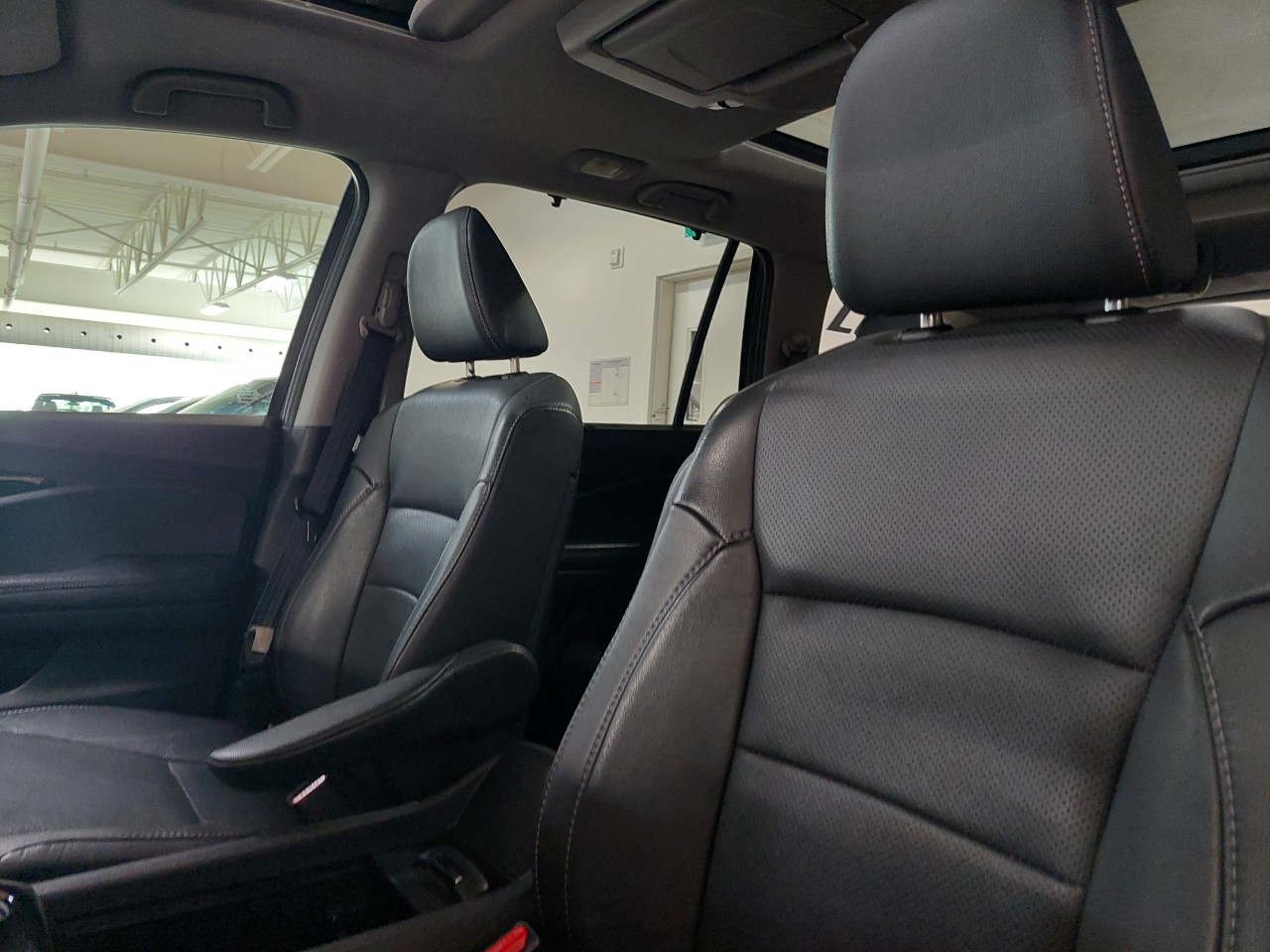 2020 Honda Pilot Touring 7-Passenger Main Image