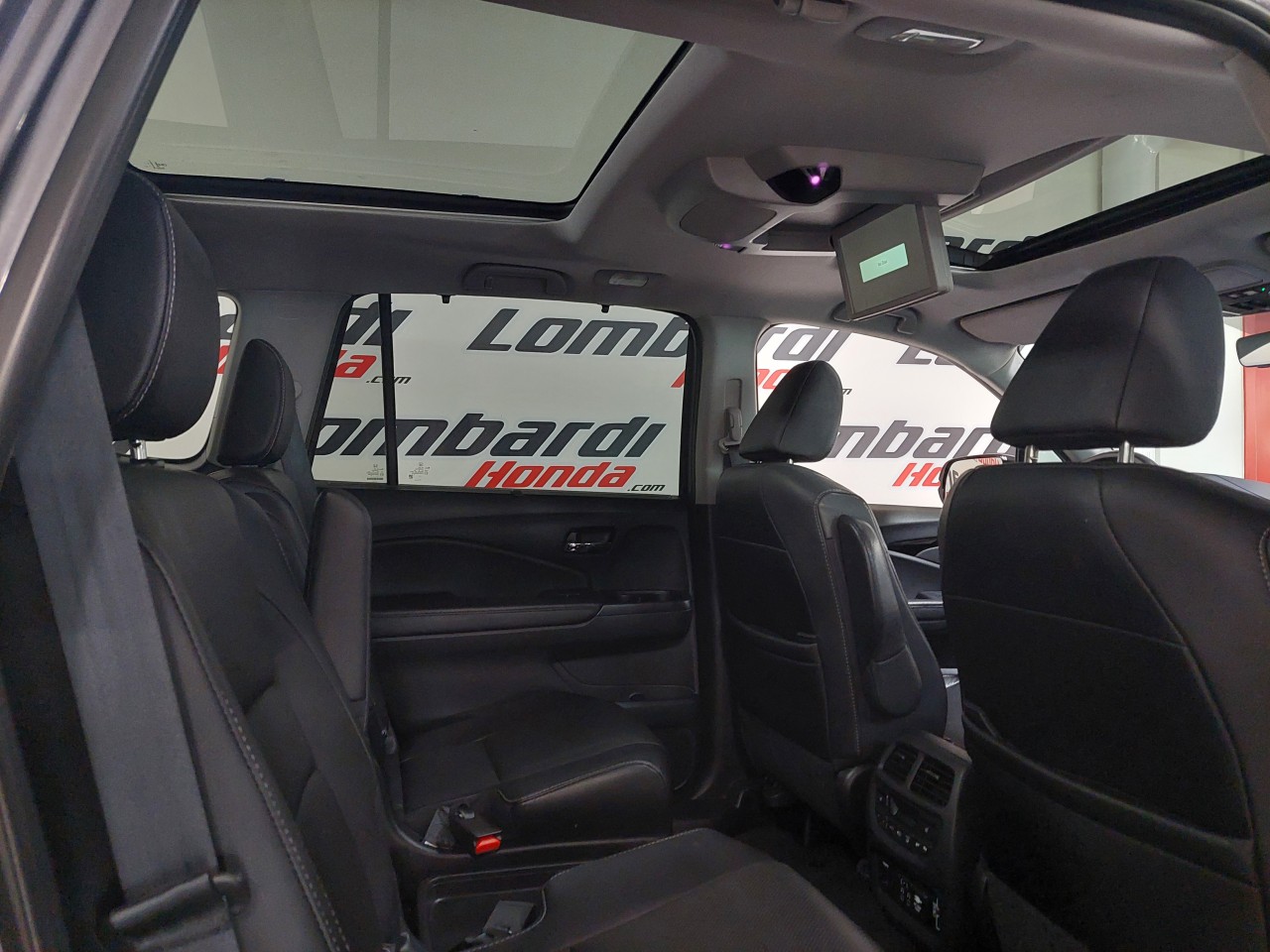 2020 Honda Pilot Touring 7-Passenger Main Image