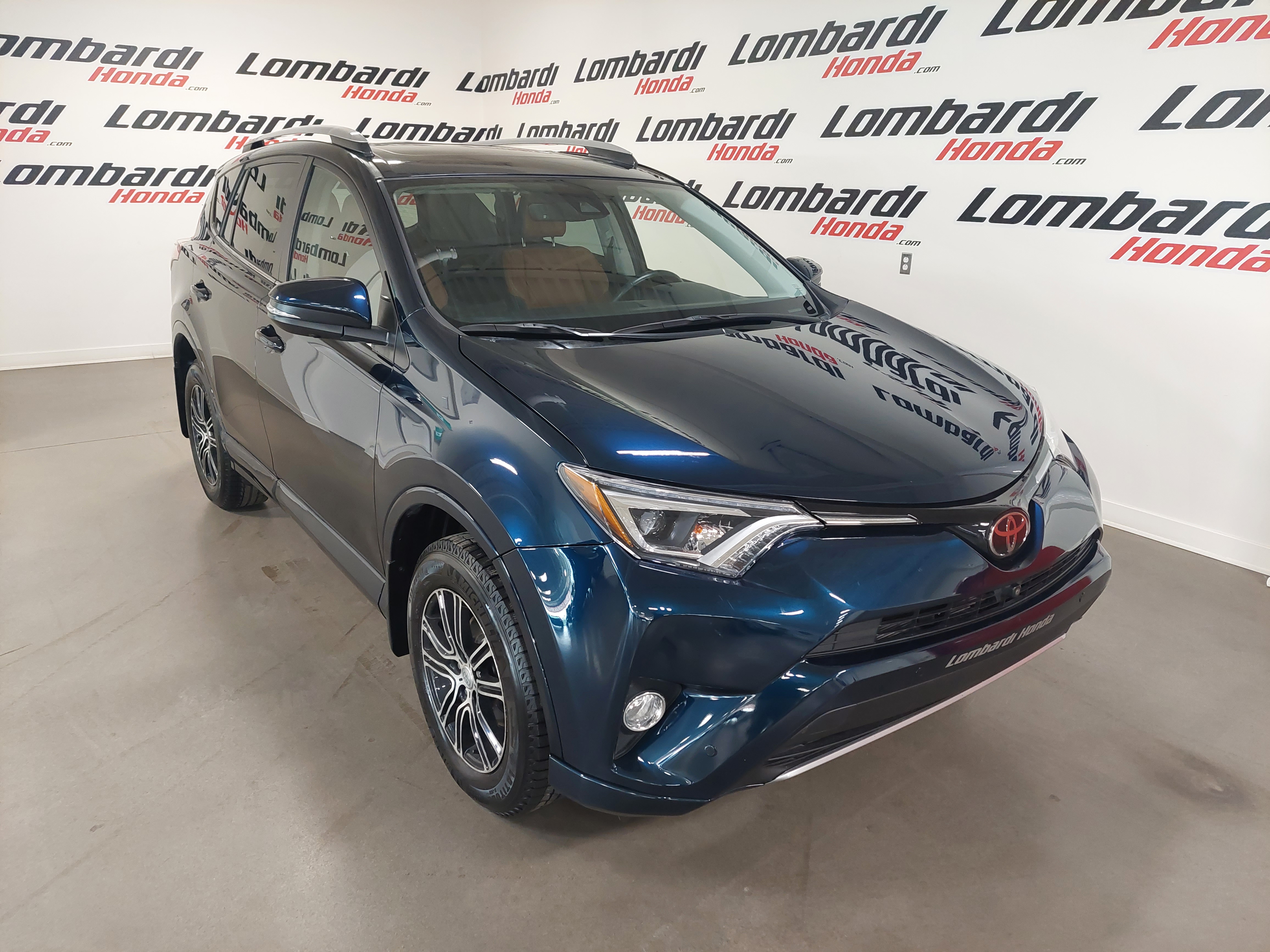 2018 Toyota RAV4 Limited Image principale