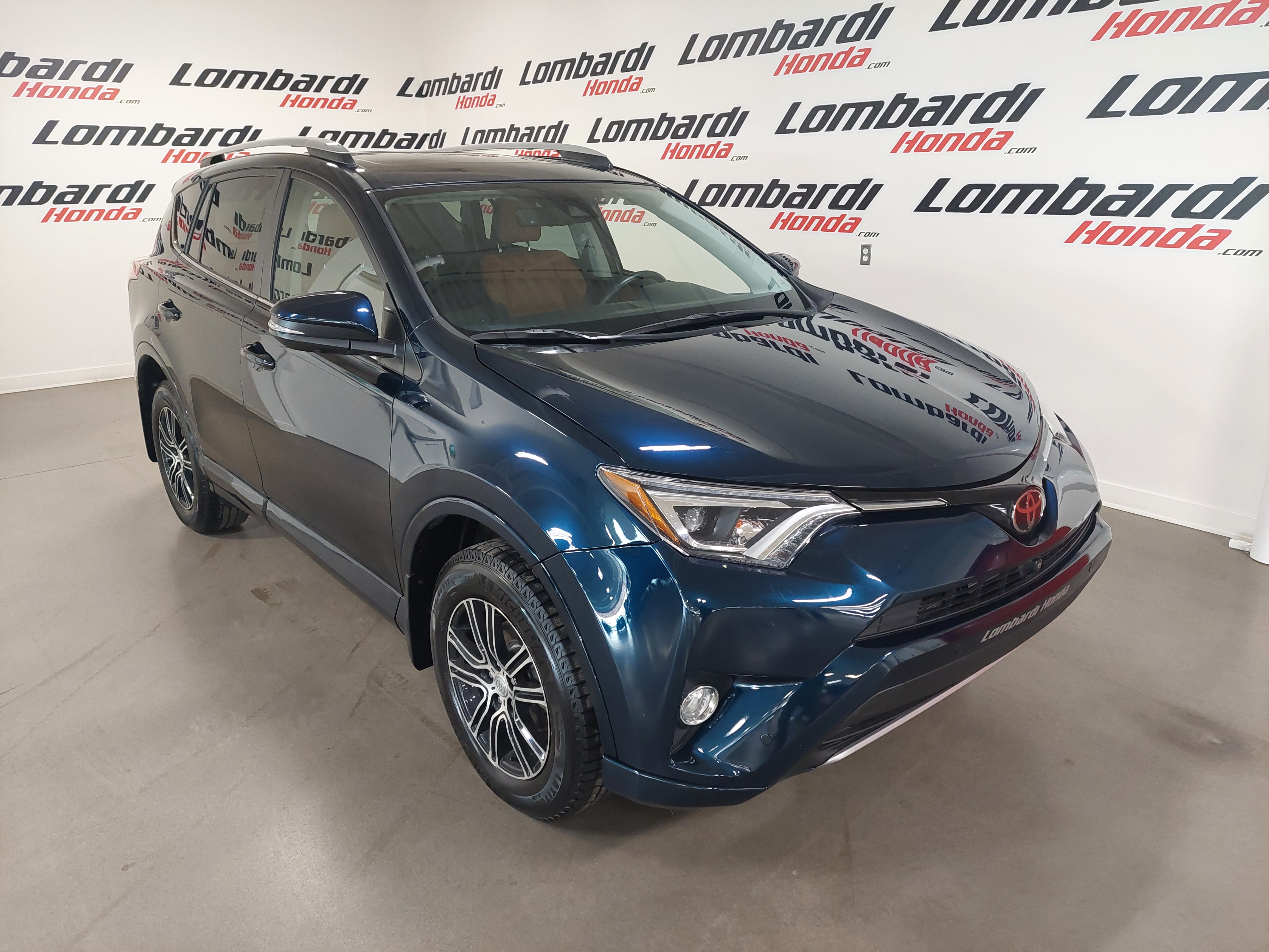 2018 Toyota RAV4 Limited Image principale