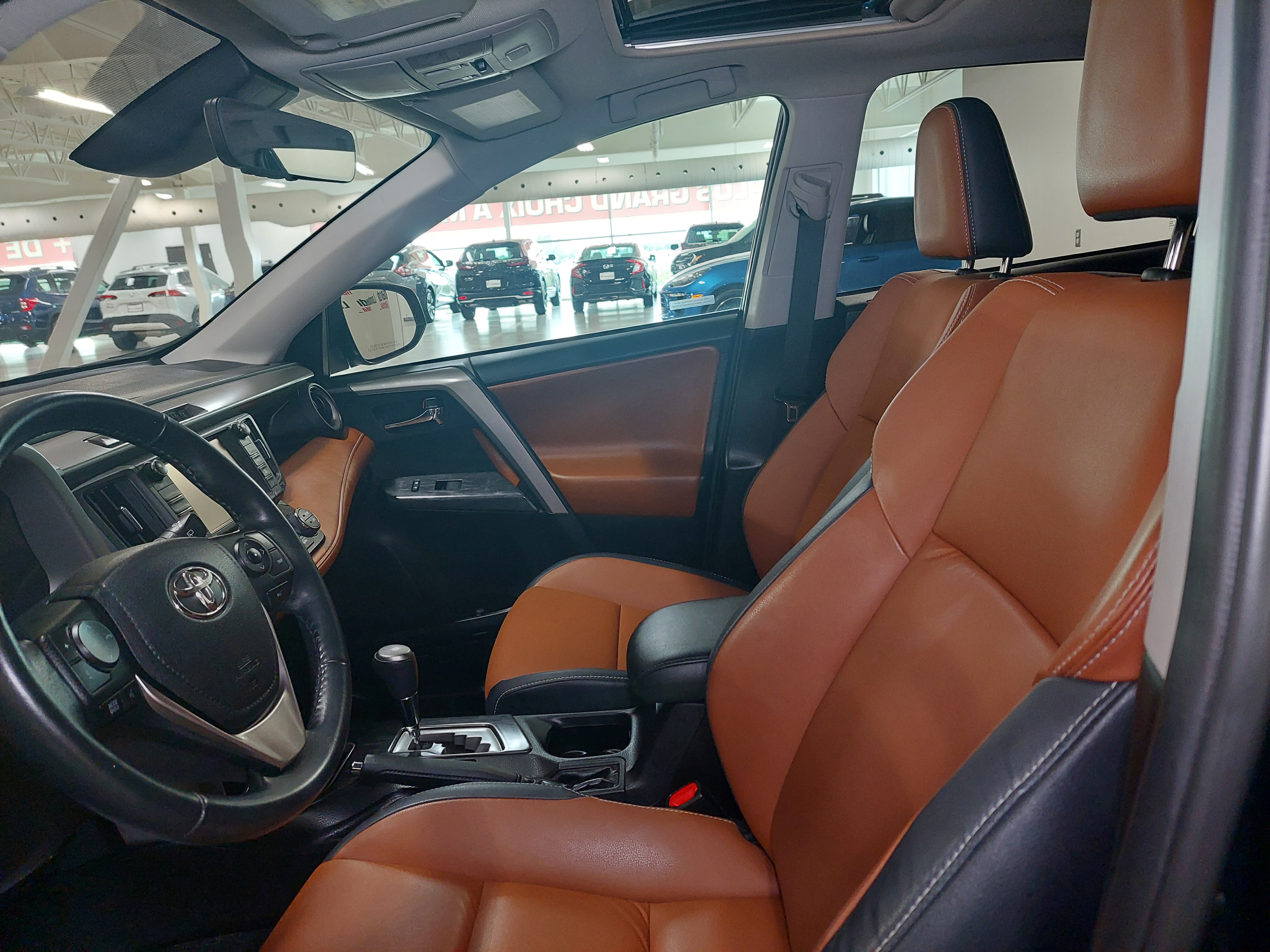 2018 Toyota RAV4 Limited Main Image