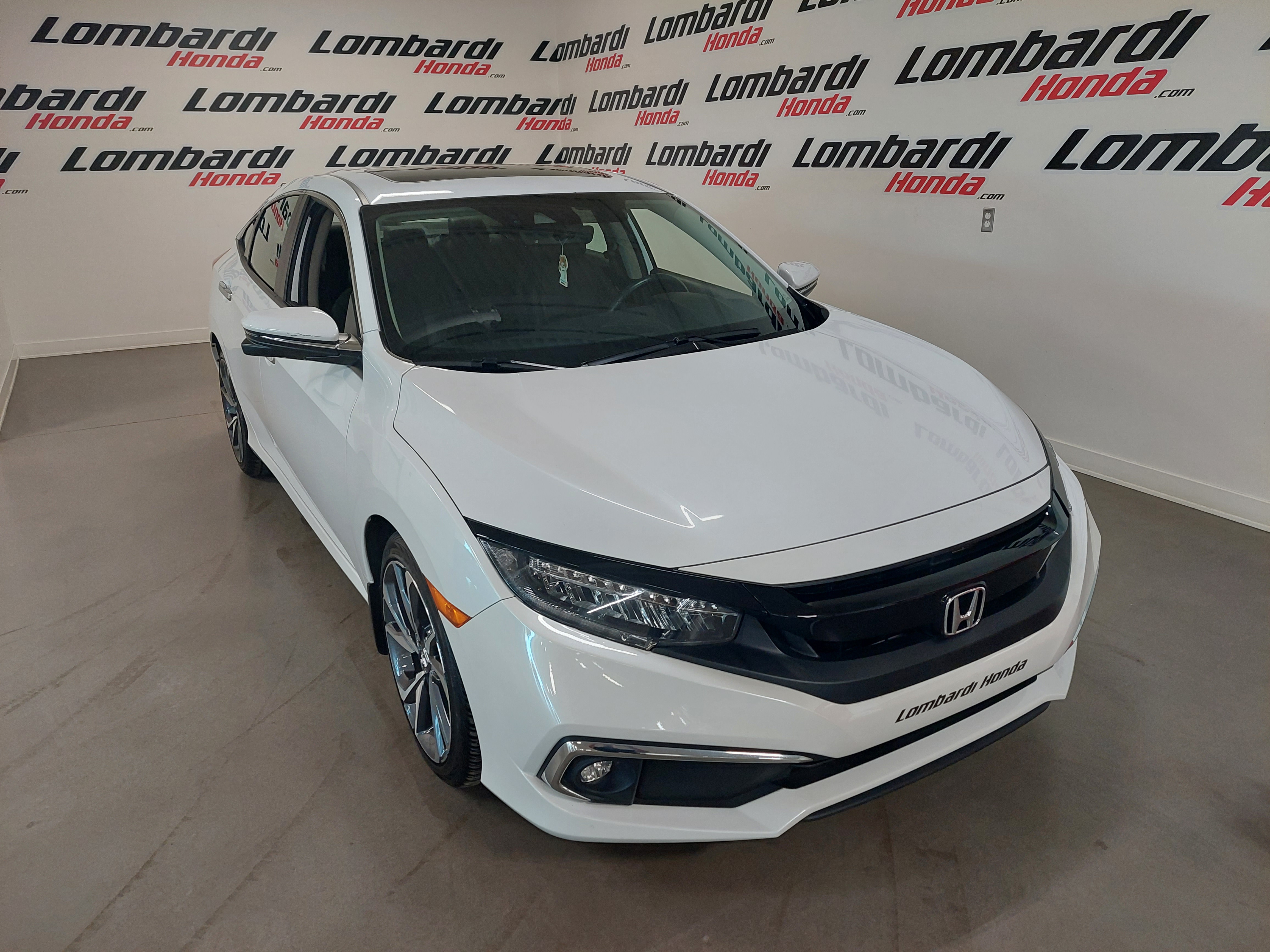2019 Honda Civic Touring Main Image