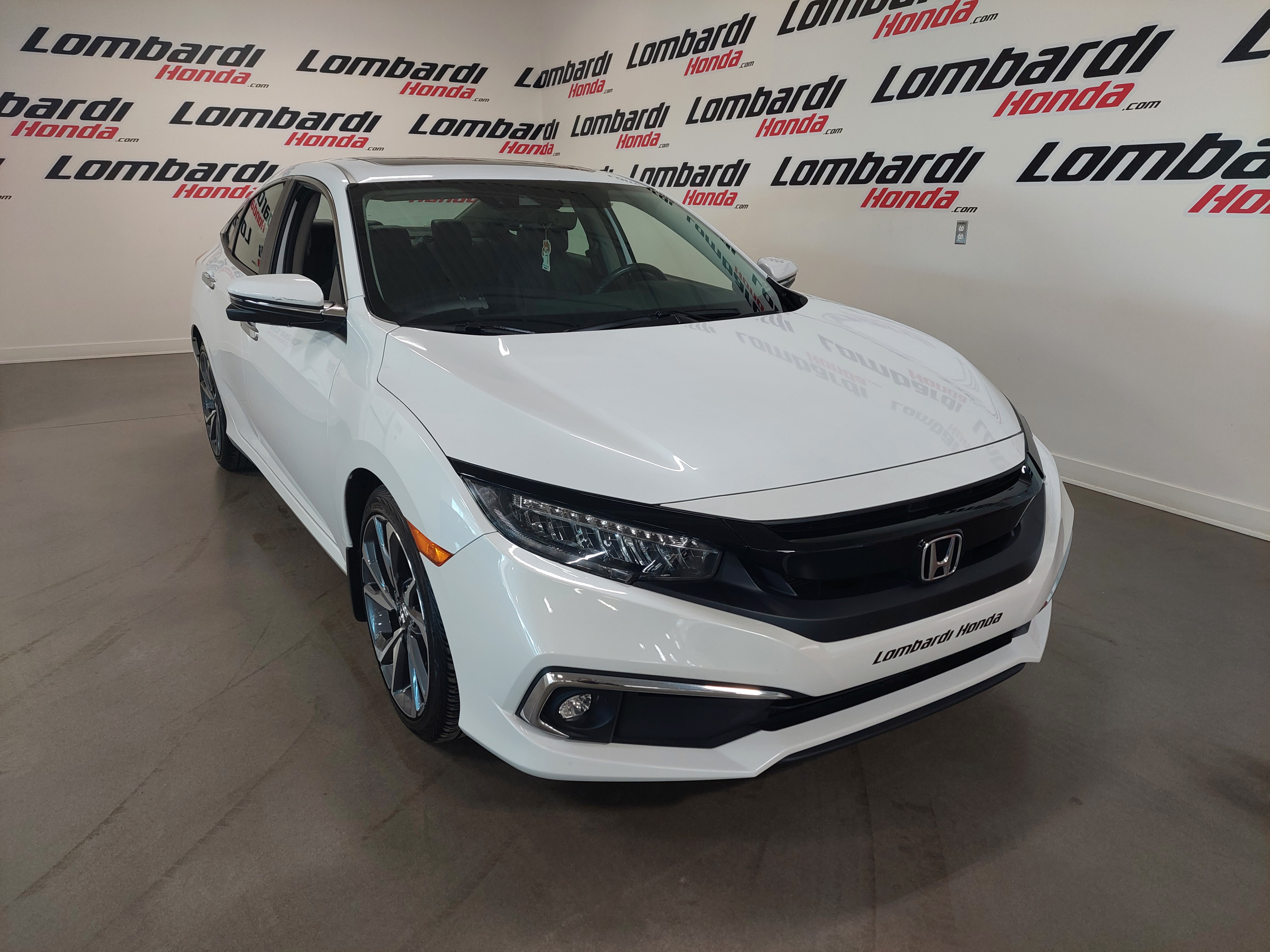 2019 Honda Civic Touring Main Image