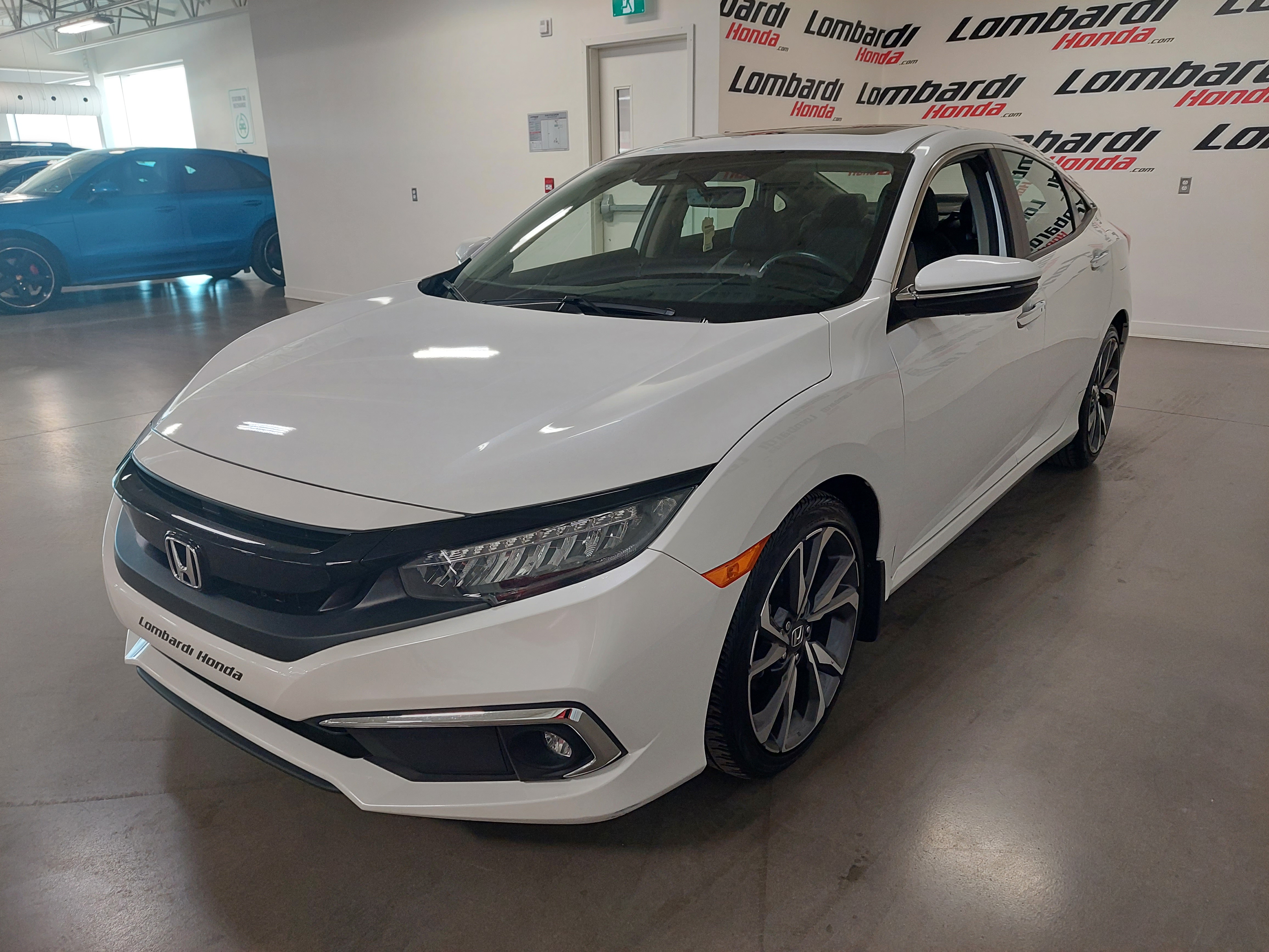 2019 Honda Civic Touring Main Image