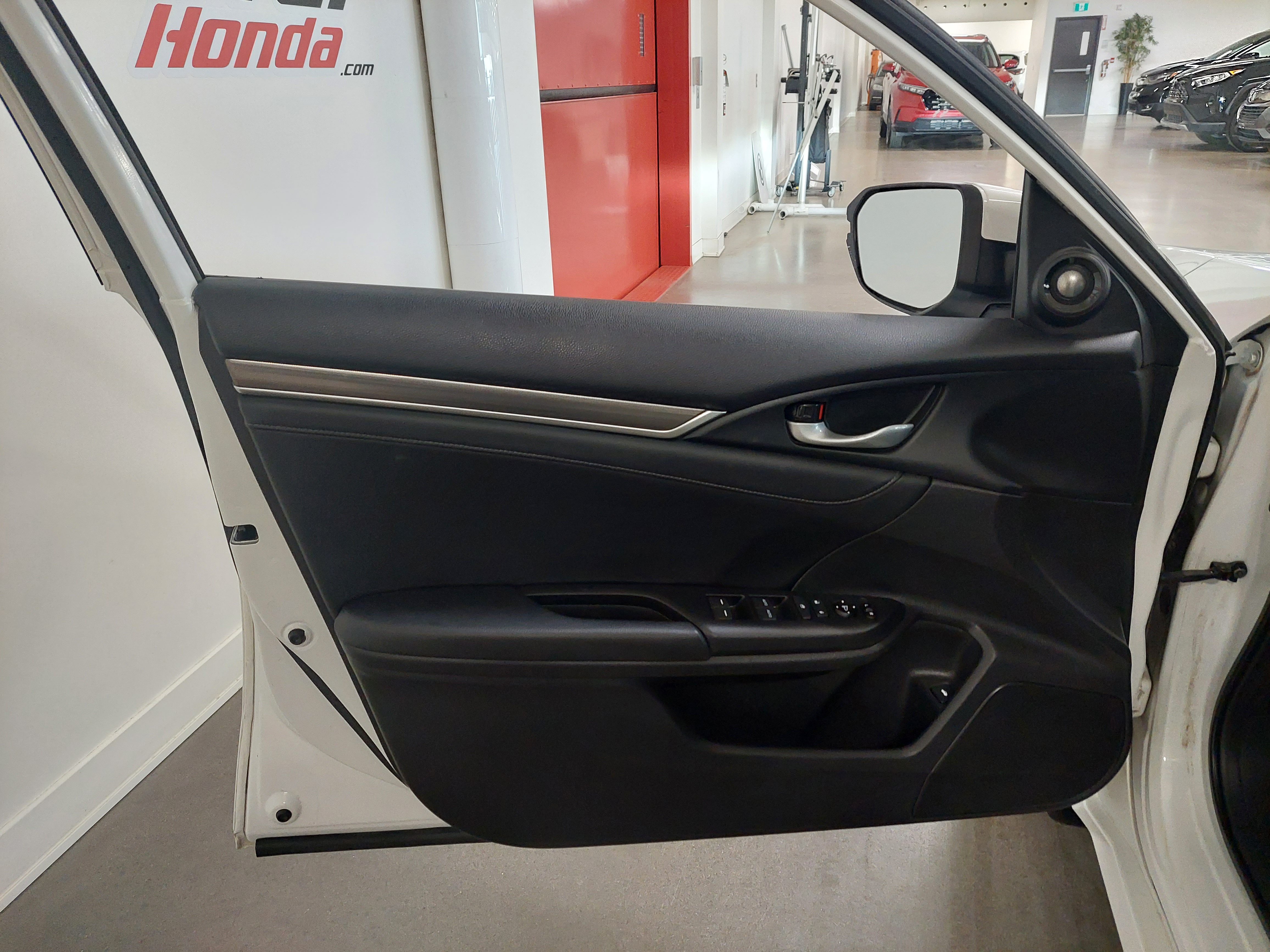 2019 Honda Civic Touring Main Image