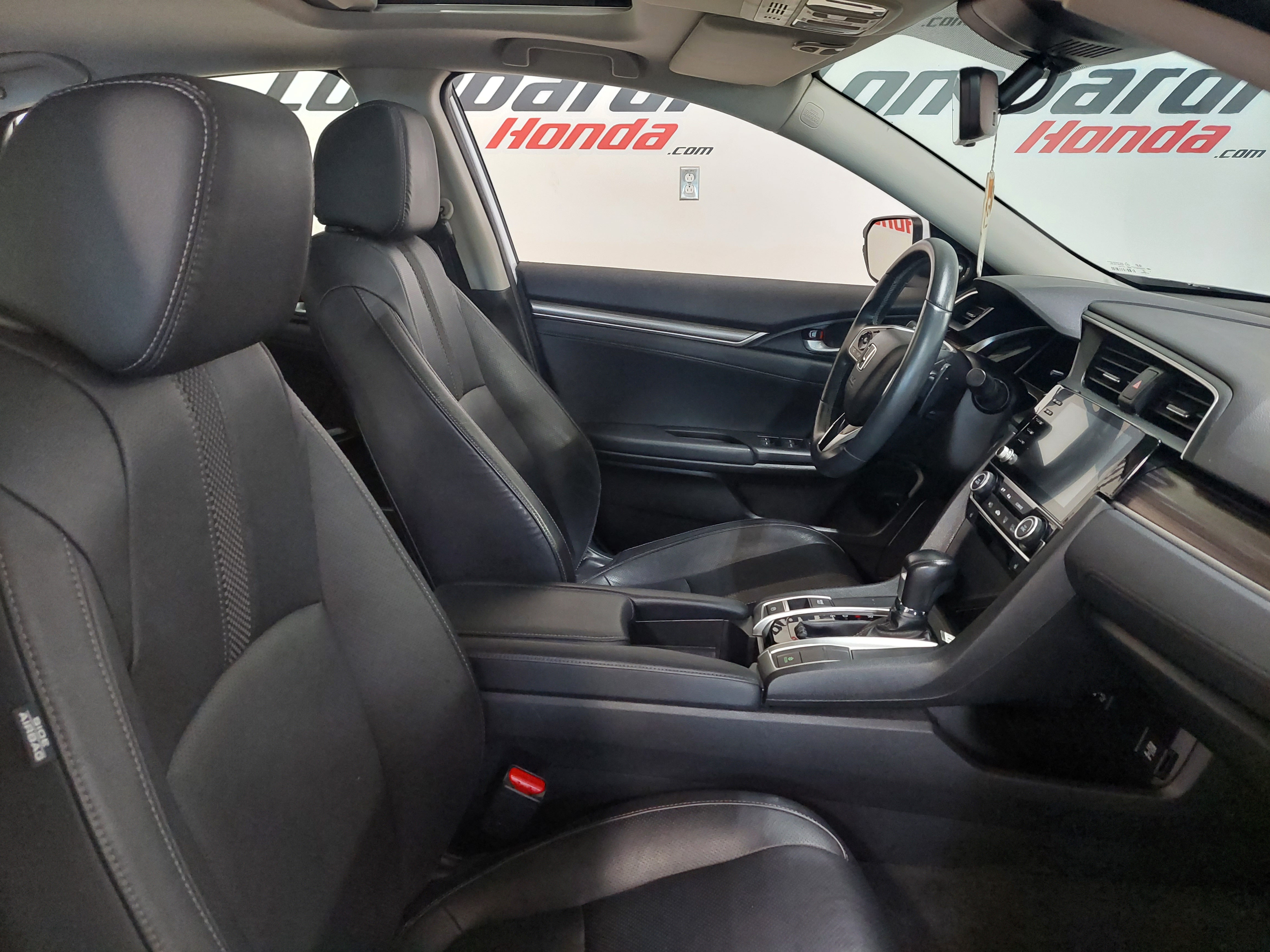 2019 Honda Civic Touring Main Image